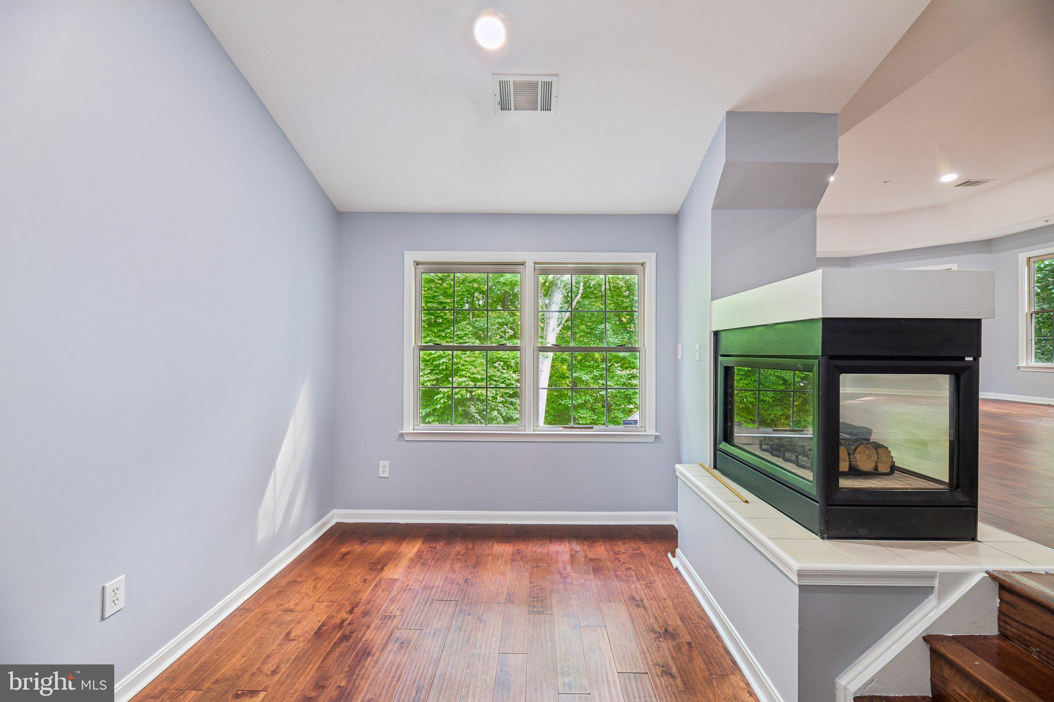 FARMINGTON WOODS - Residential