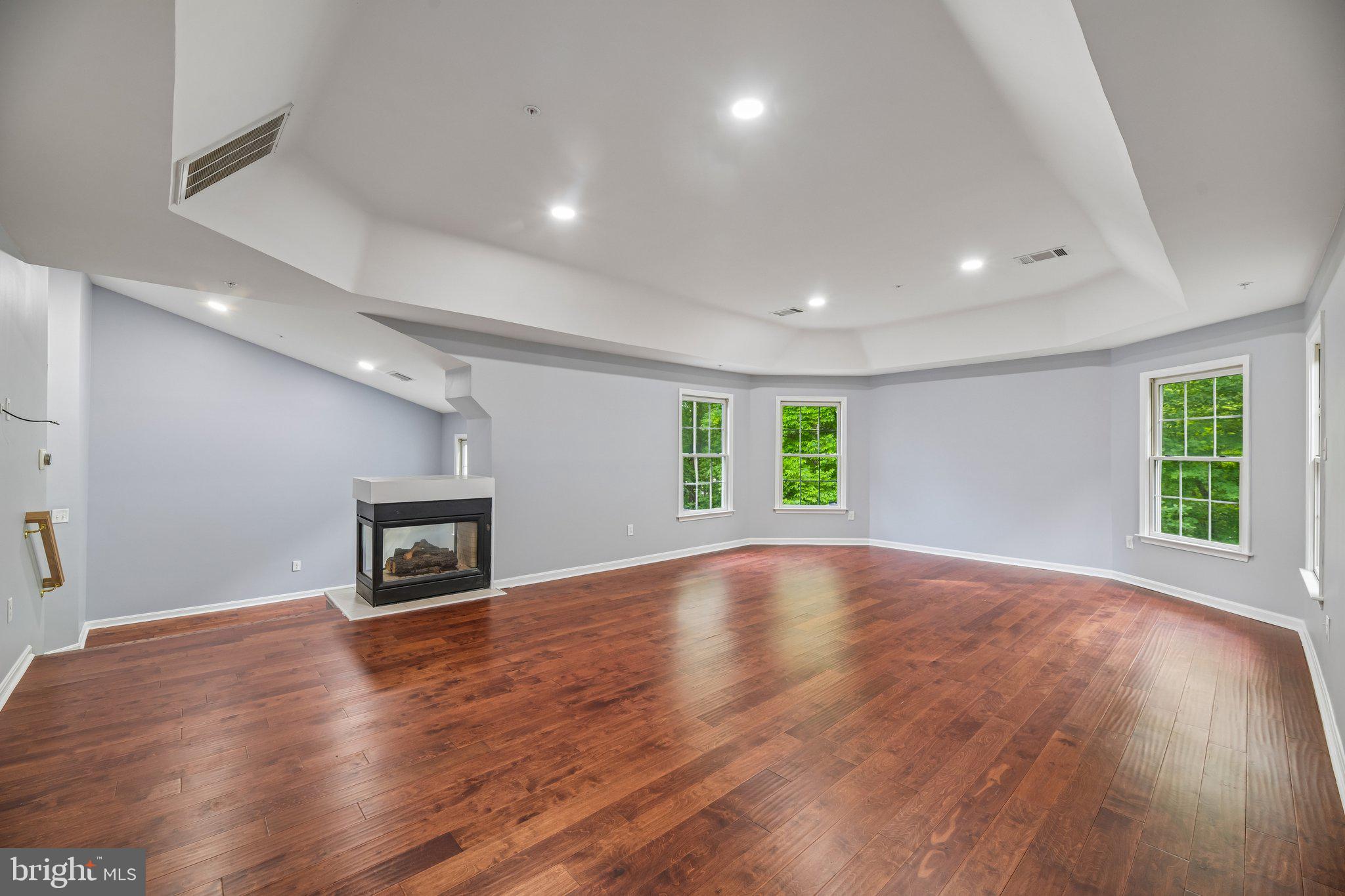 FARMINGTON WOODS - Residential