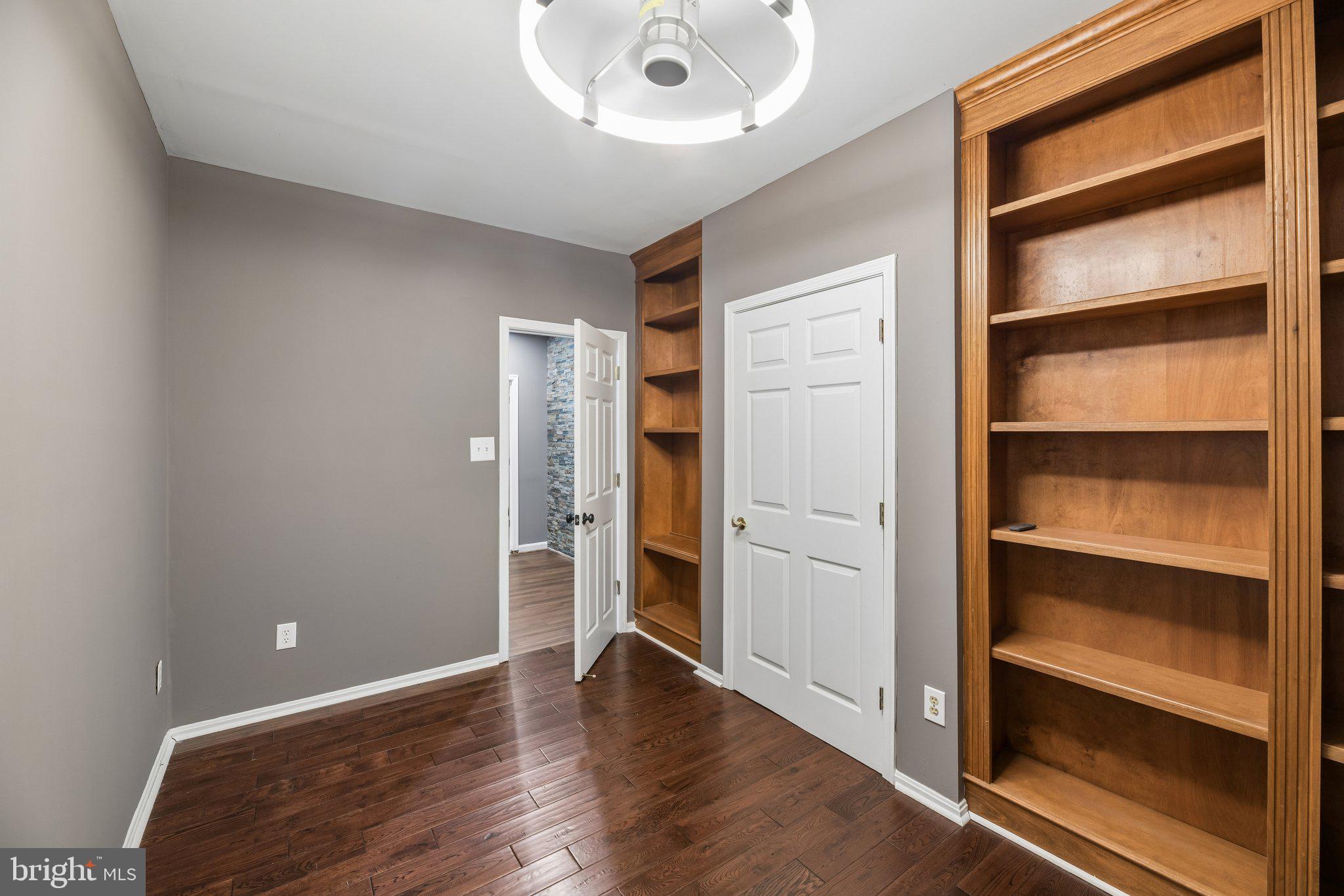 FARMINGTON WOODS - Residential