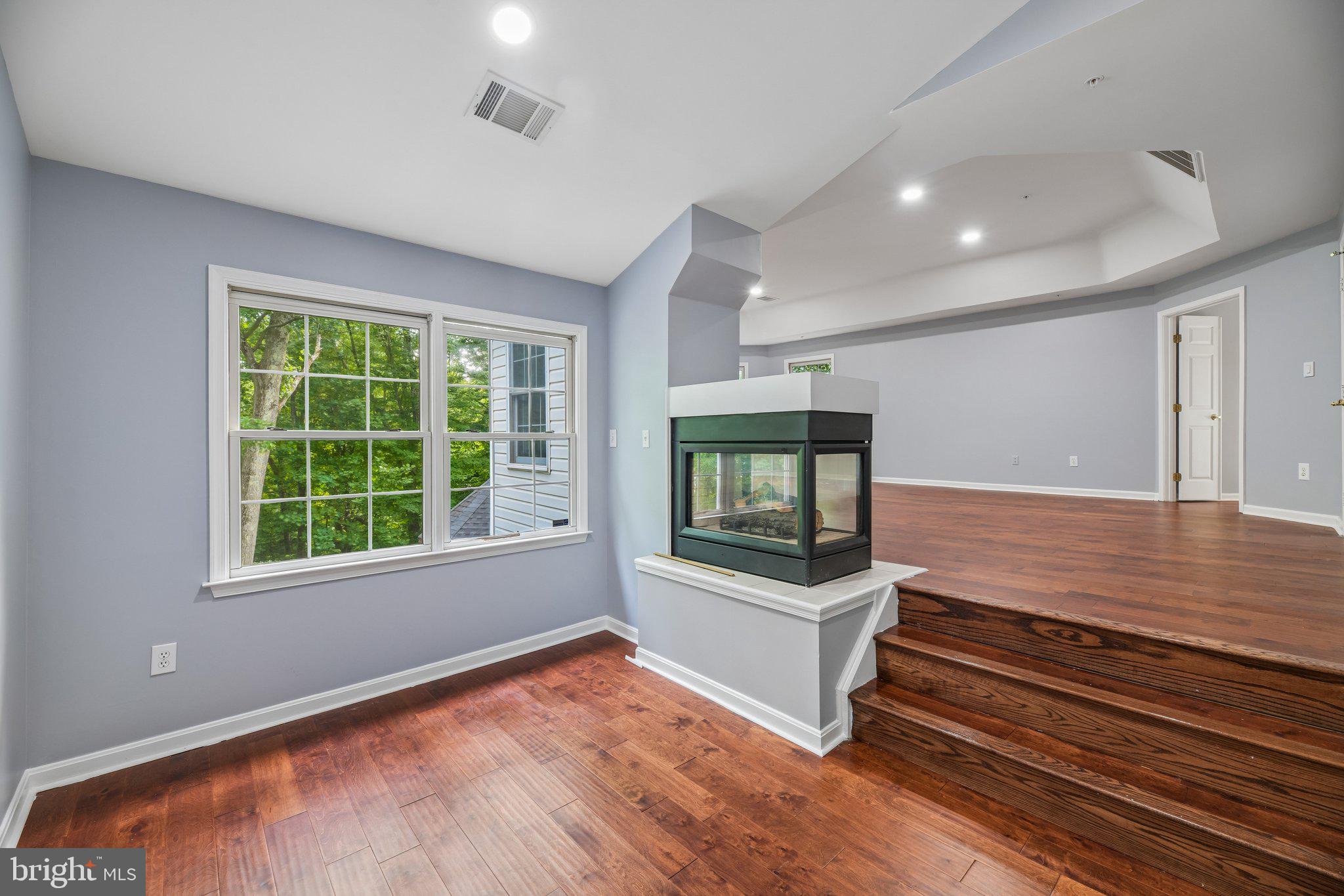FARMINGTON WOODS - Residential