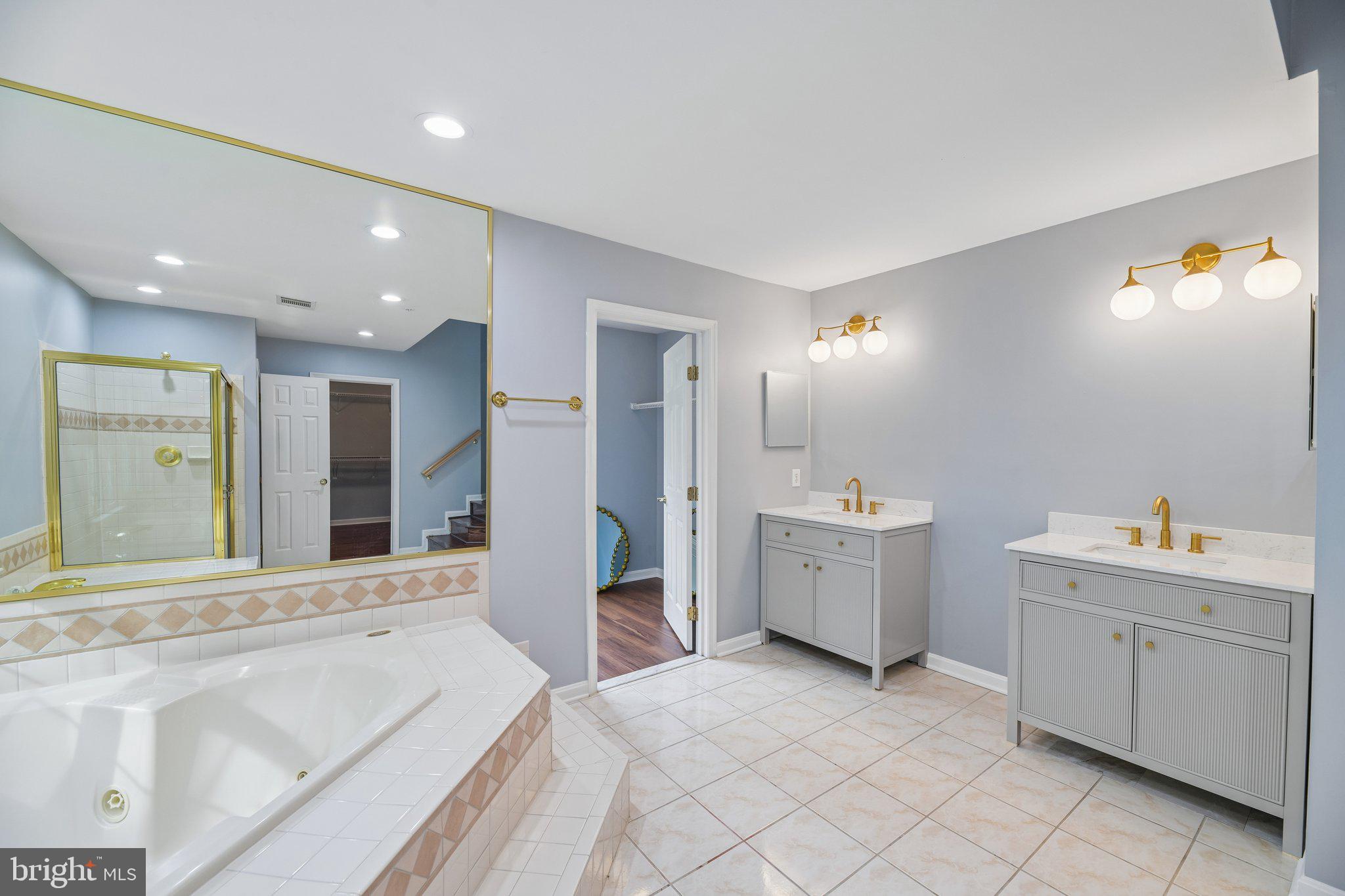FARMINGTON WOODS - Residential