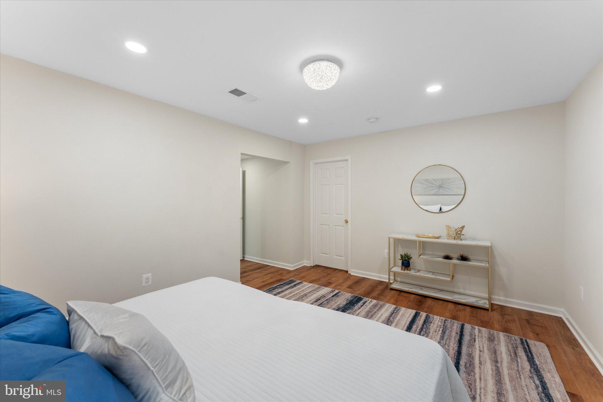 DONNA LEE GARDENS - Residential