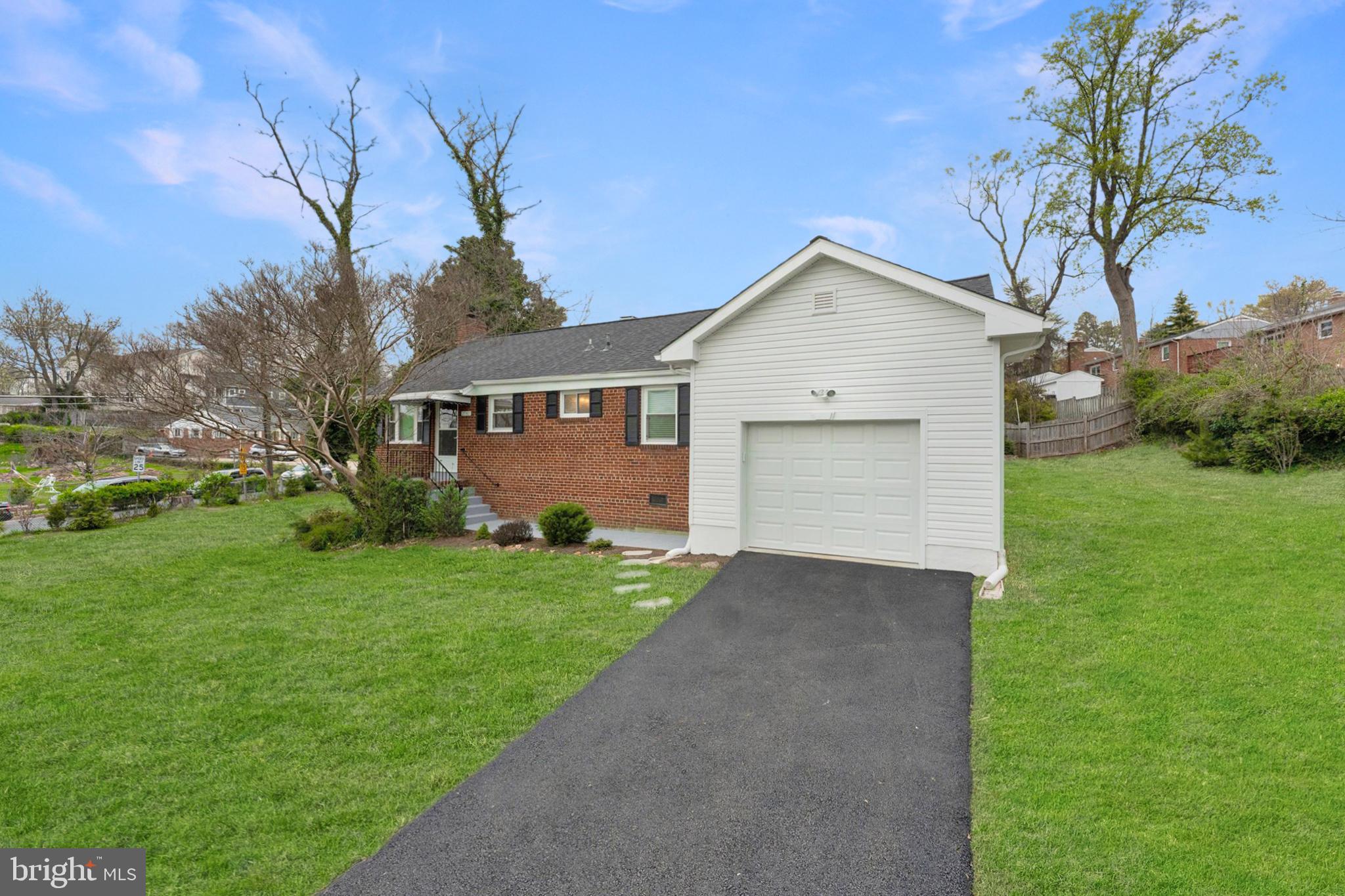 DONNA LEE GARDENS - Residential