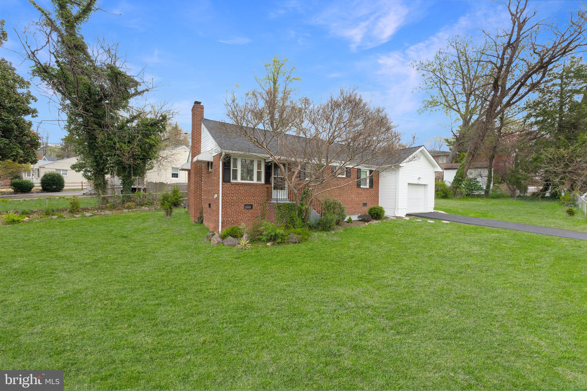 DONNA LEE GARDENS - Residential