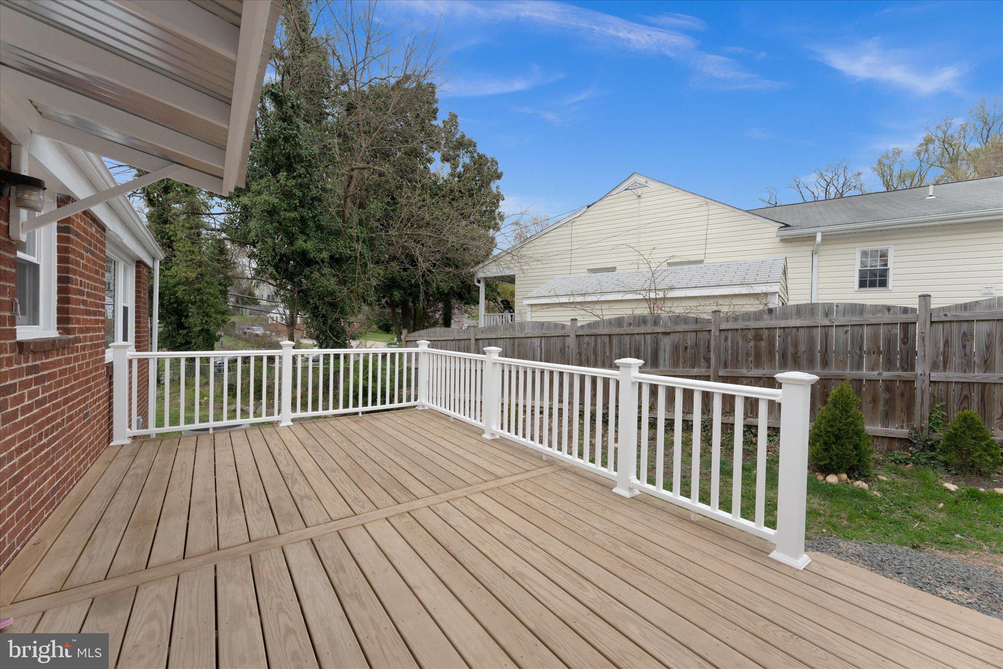 DONNA LEE GARDENS - Residential