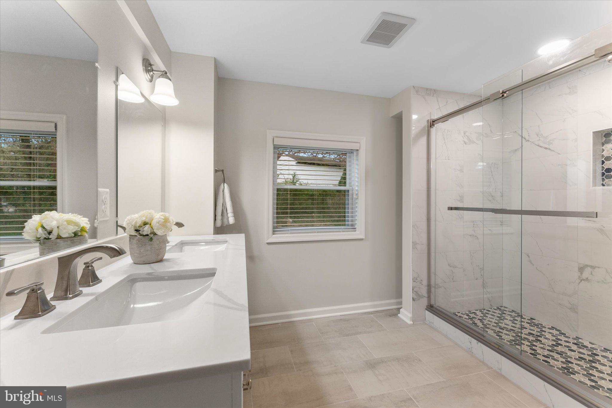 DONNA LEE GARDENS - Residential