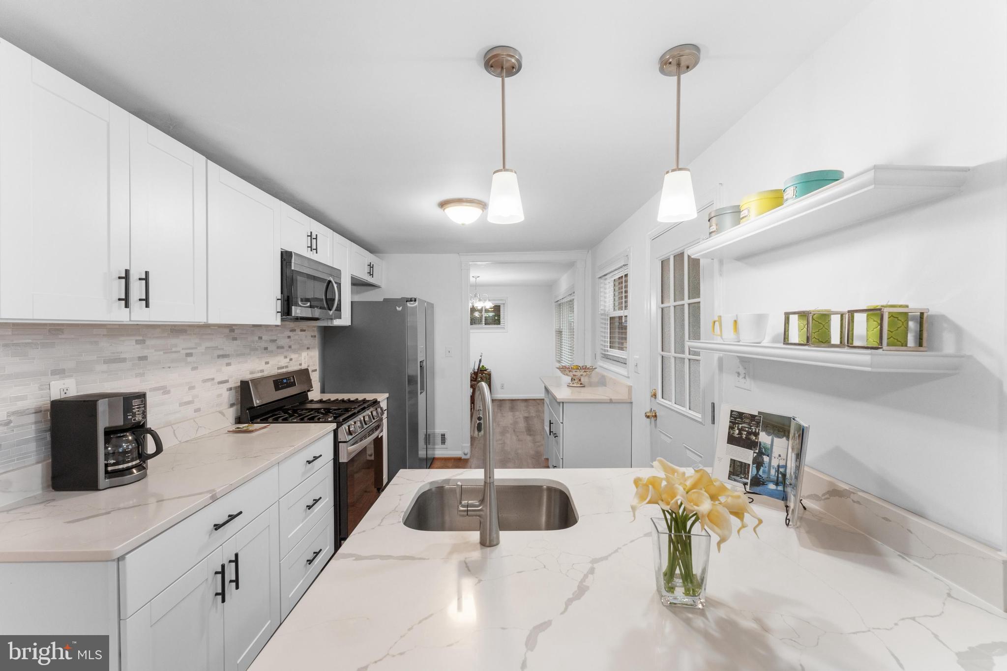 DONNA LEE GARDENS - Residential