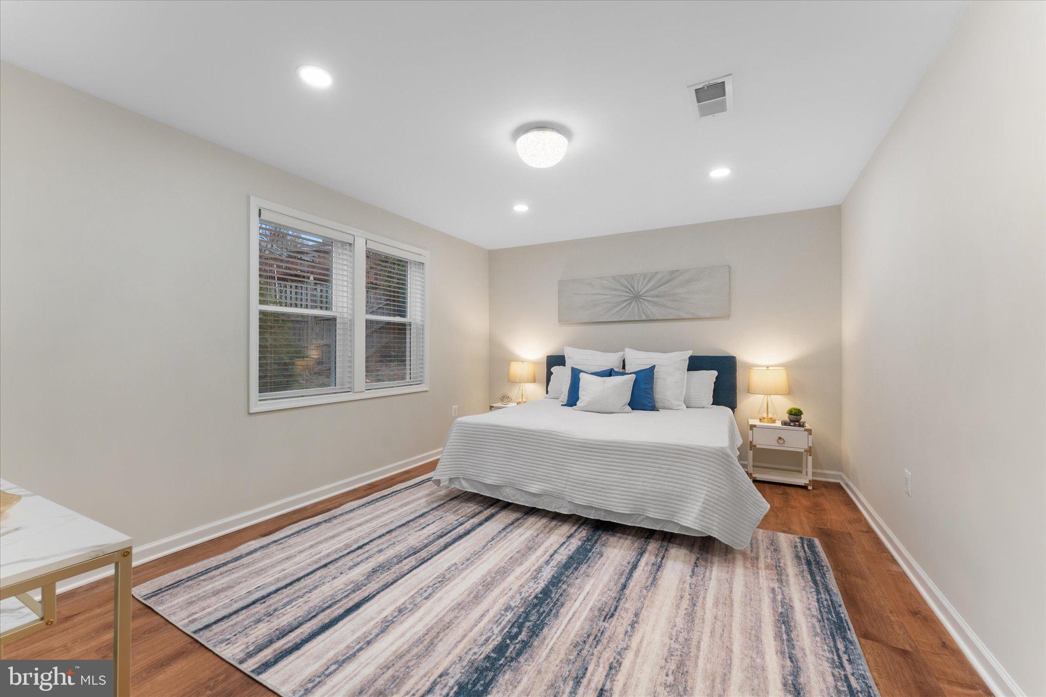 DONNA LEE GARDENS - Residential