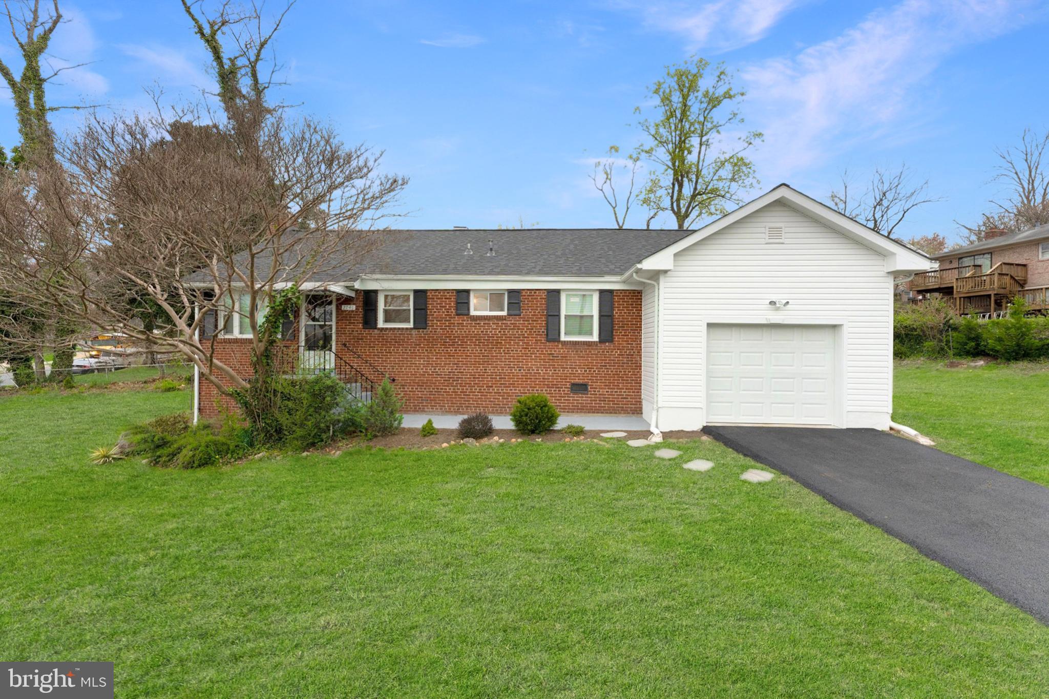 DONNA LEE GARDENS - Residential