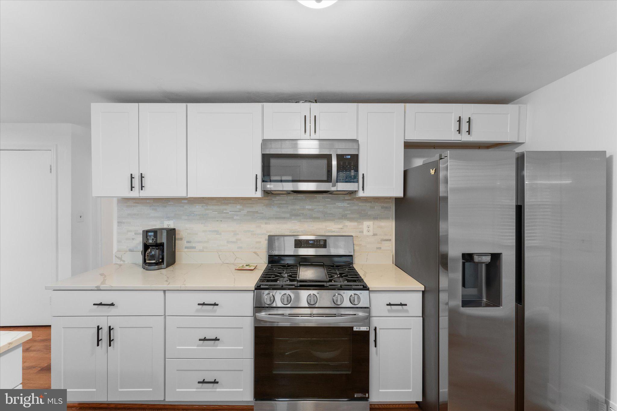 DONNA LEE GARDENS - Residential