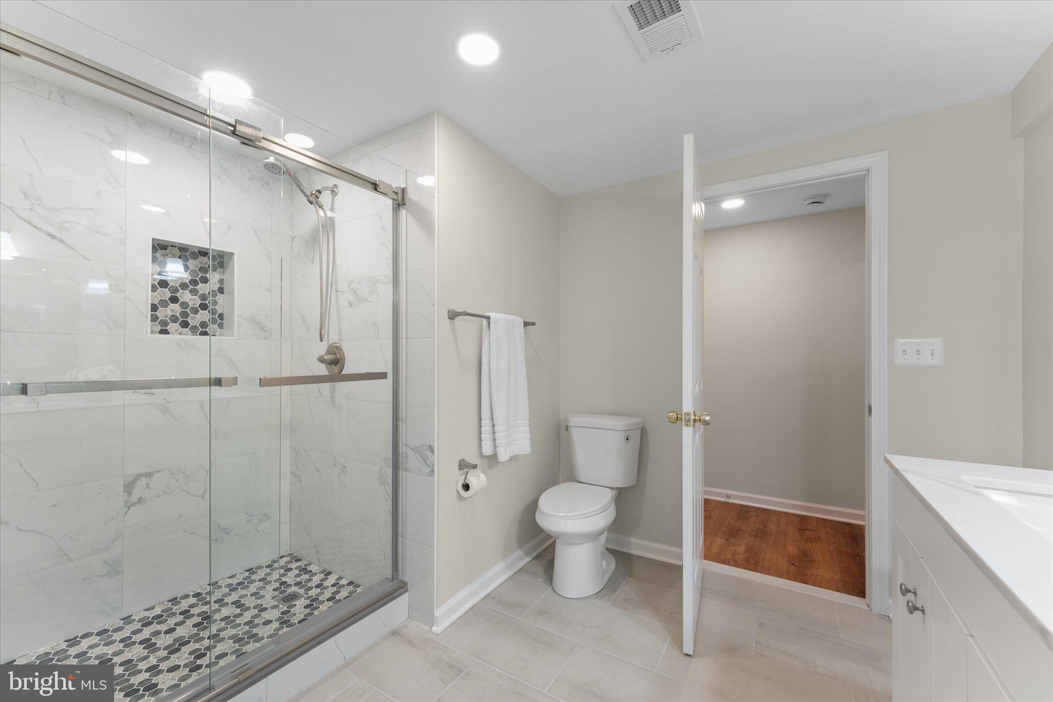 DONNA LEE GARDENS - Residential