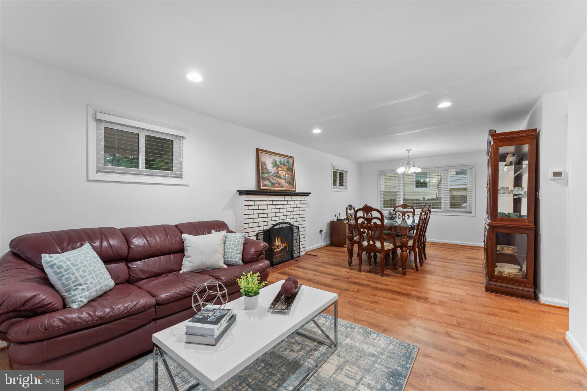 DONNA LEE GARDENS - Residential