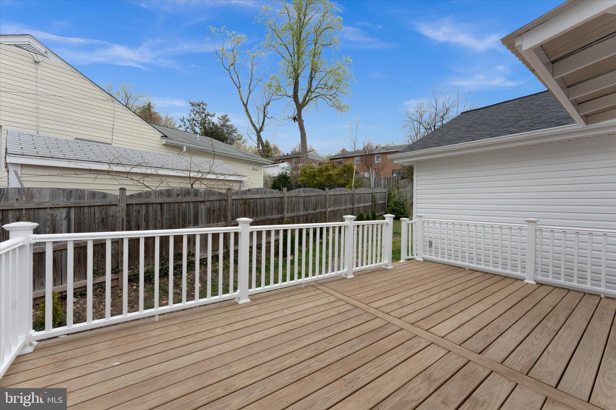 DONNA LEE GARDENS - Residential