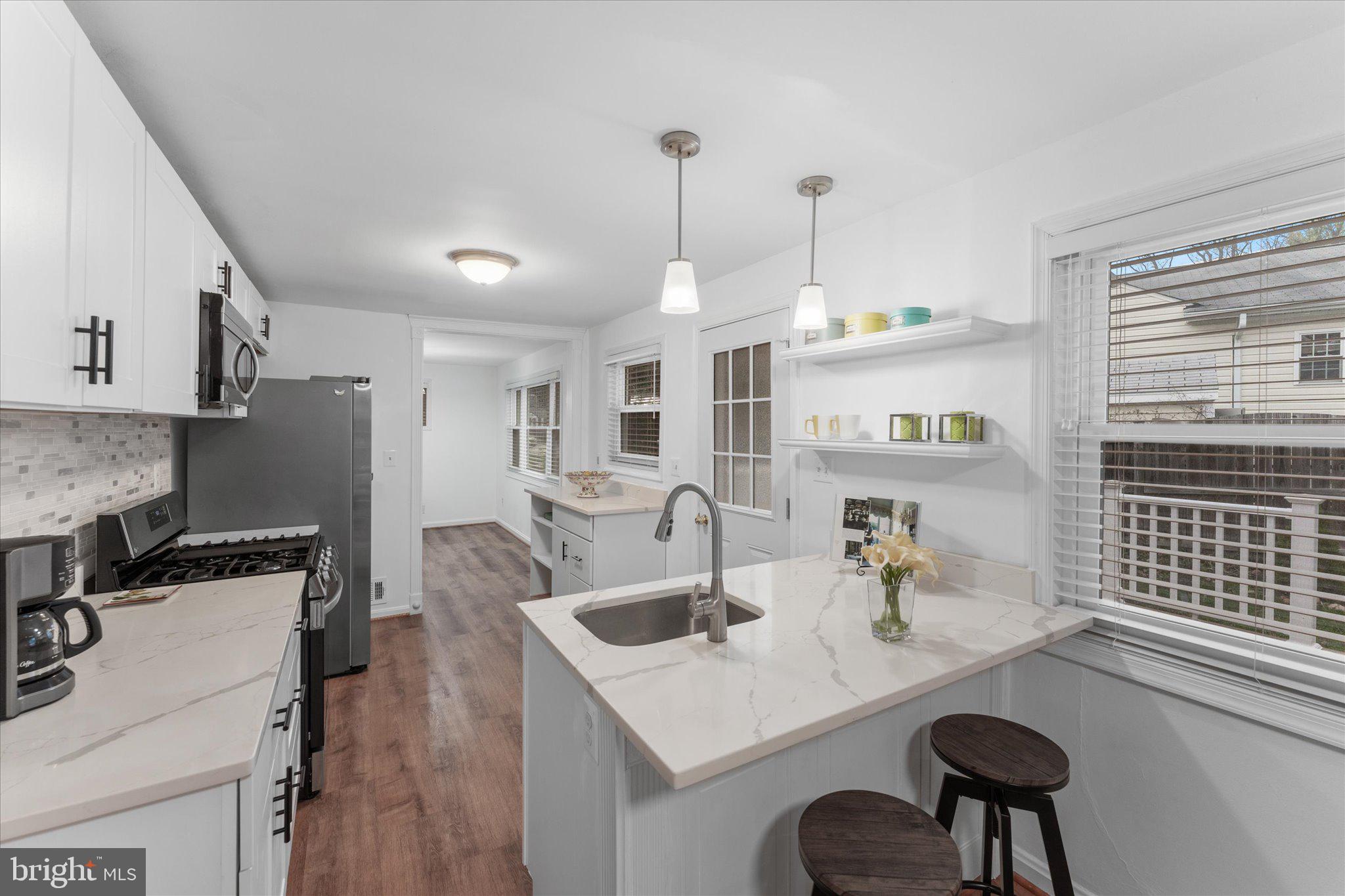 DONNA LEE GARDENS - Residential