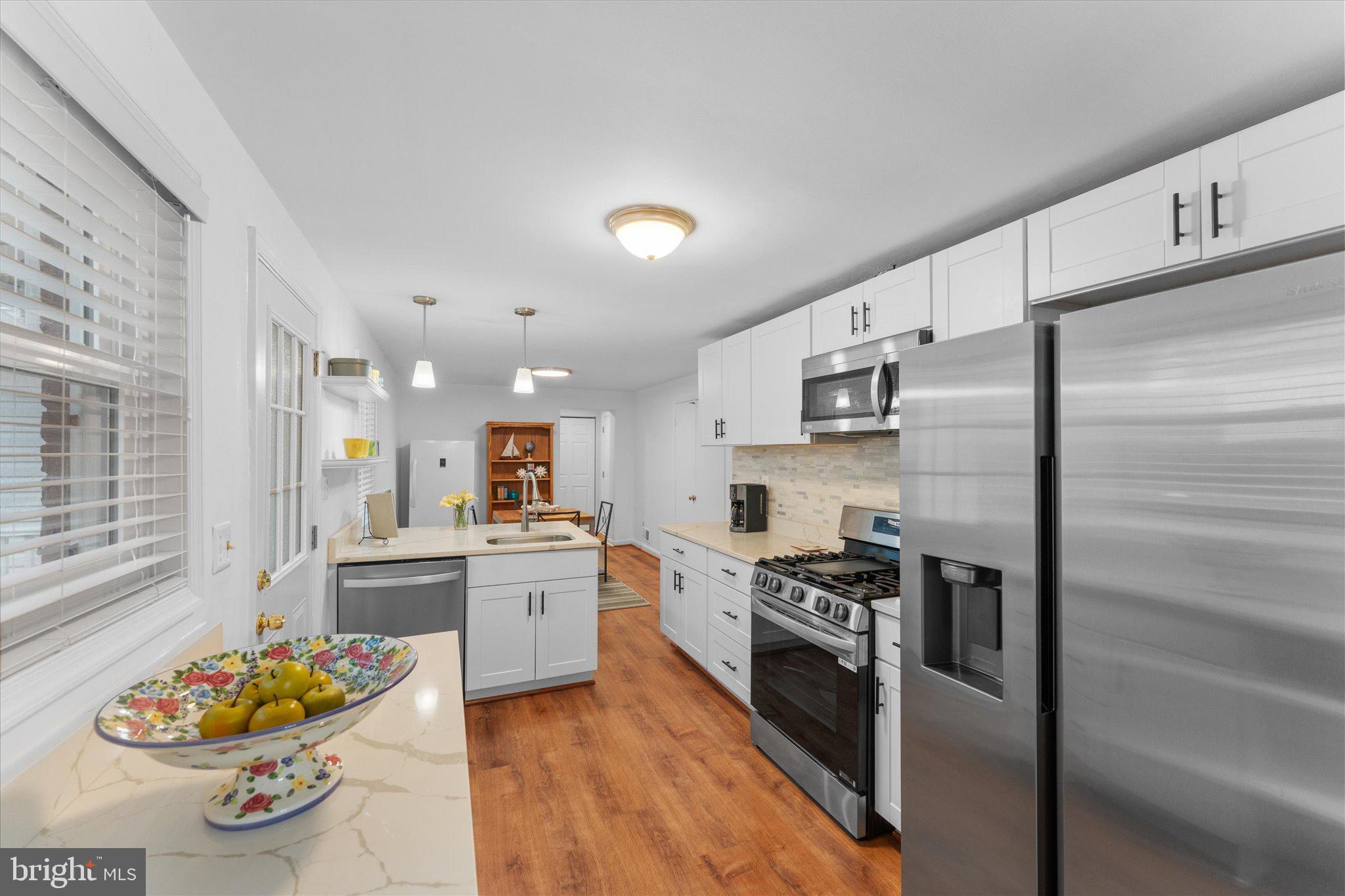 DONNA LEE GARDENS - Residential