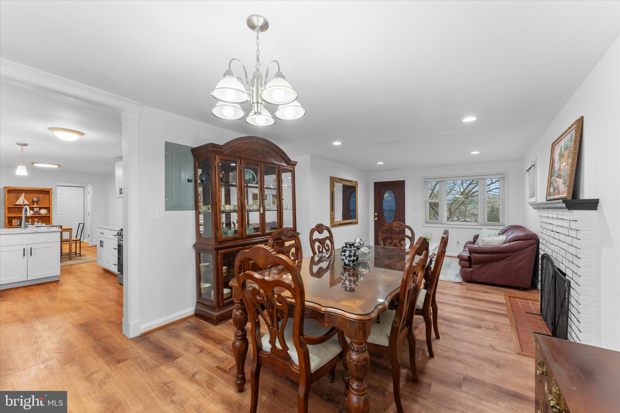 DONNA LEE GARDENS - Residential