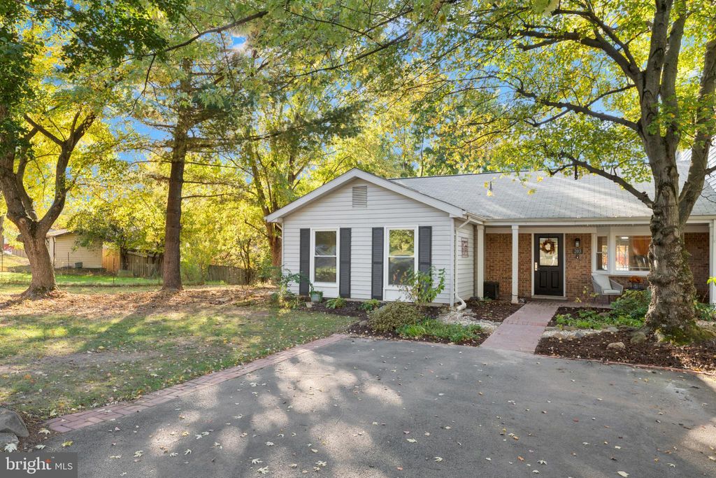 Photo of 203 N Lincoln Ave, STERLING, VA 20164 (MLS # VALO2108452)