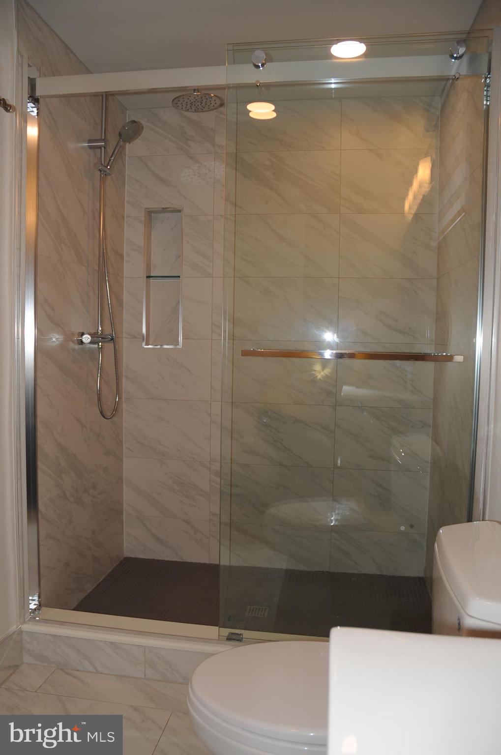 ROSEMONT - Residential Lease