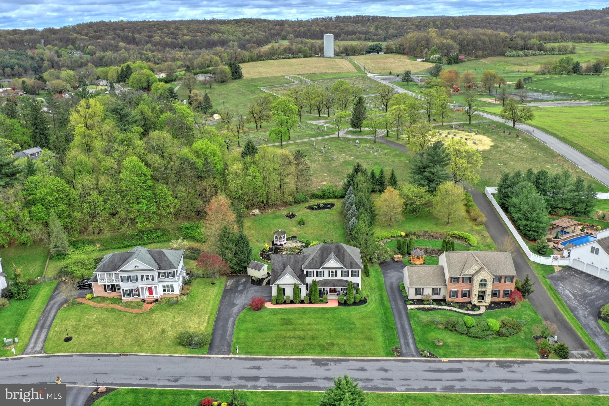 COLONIAL MEADOWS - Residential