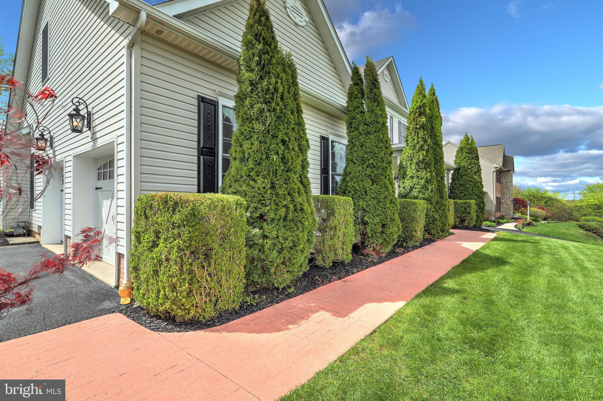 COLONIAL MEADOWS - Residential