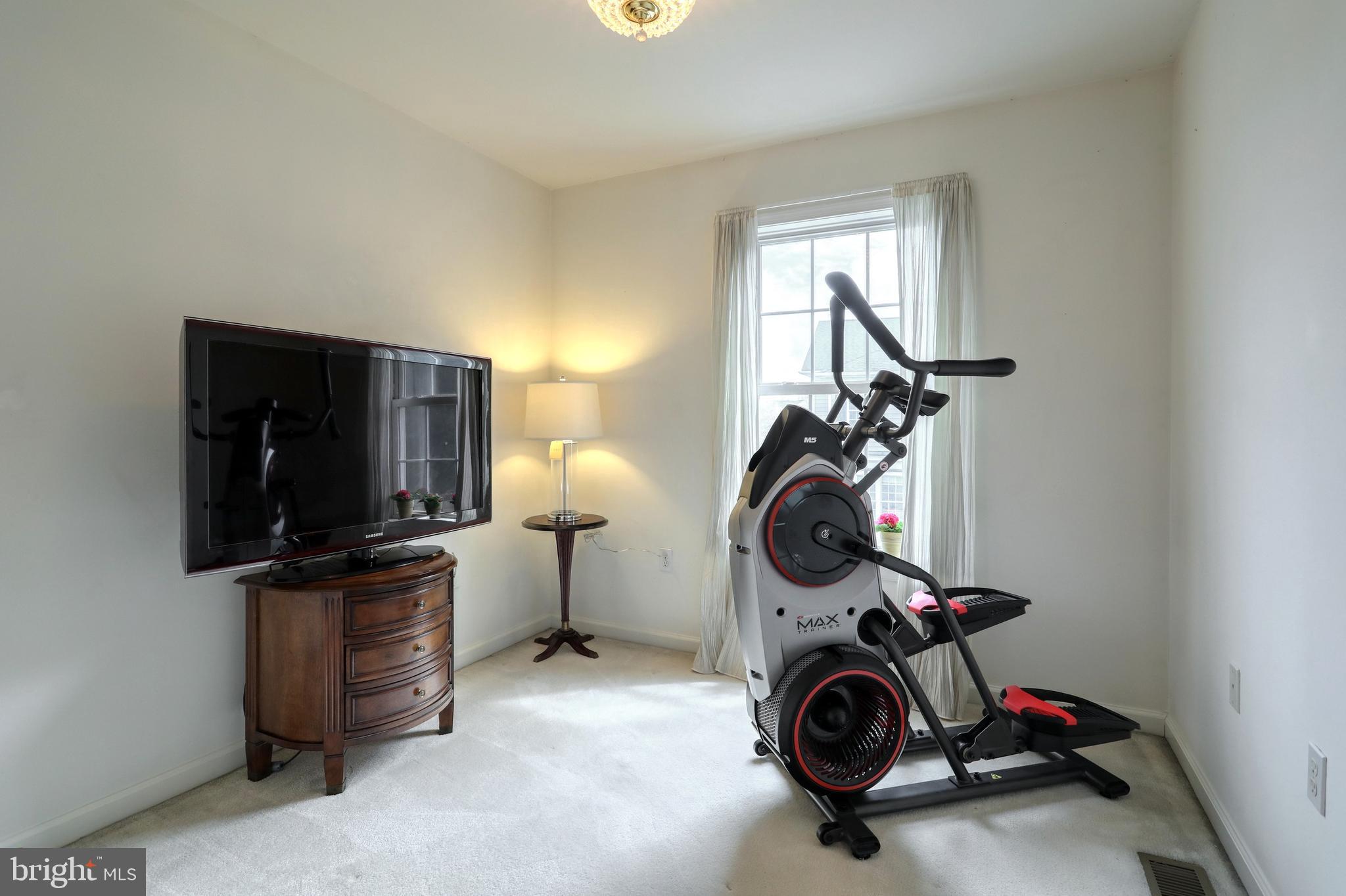 COLONIAL MEADOWS - Residential