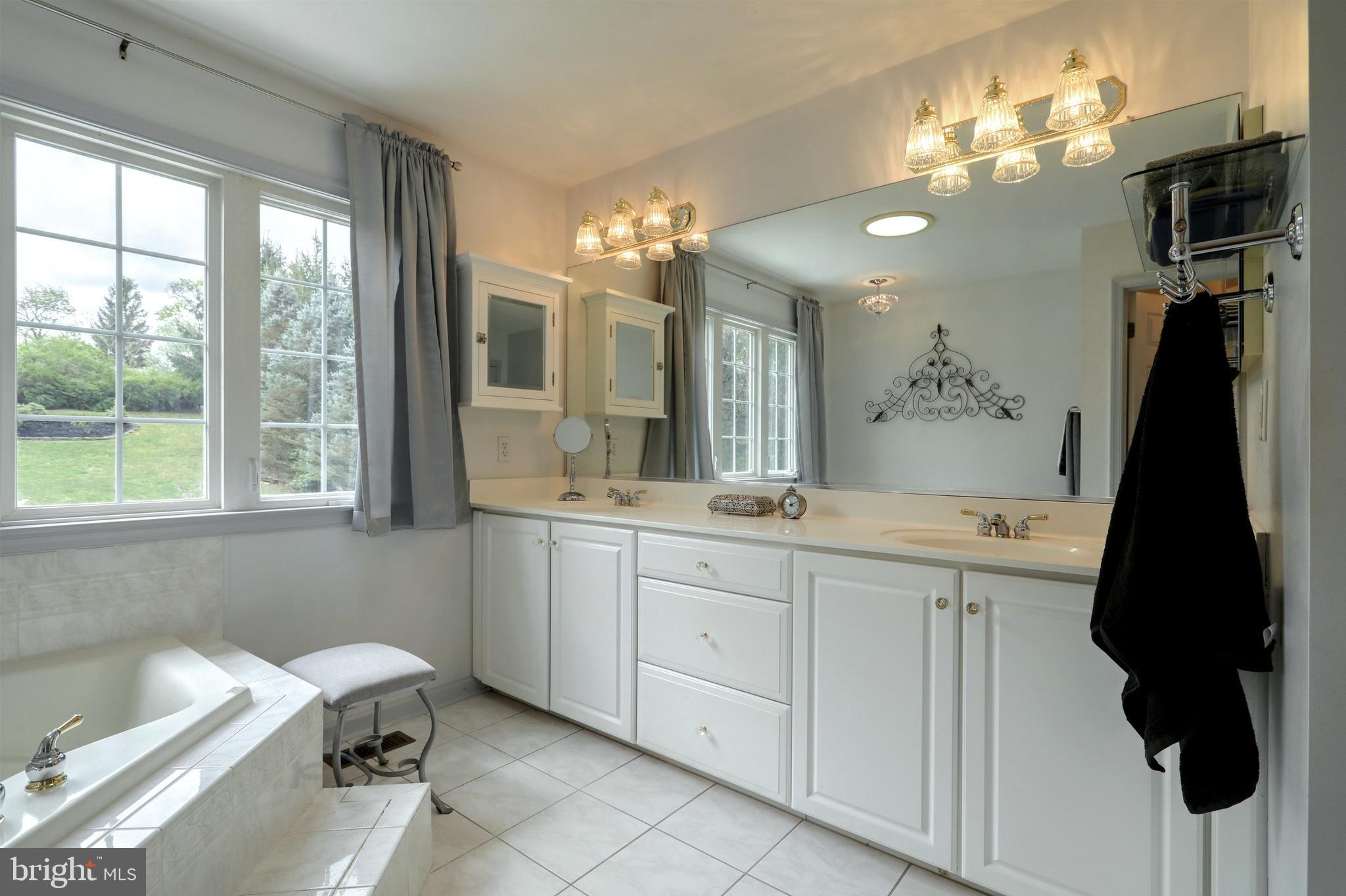 COLONIAL MEADOWS - Residential