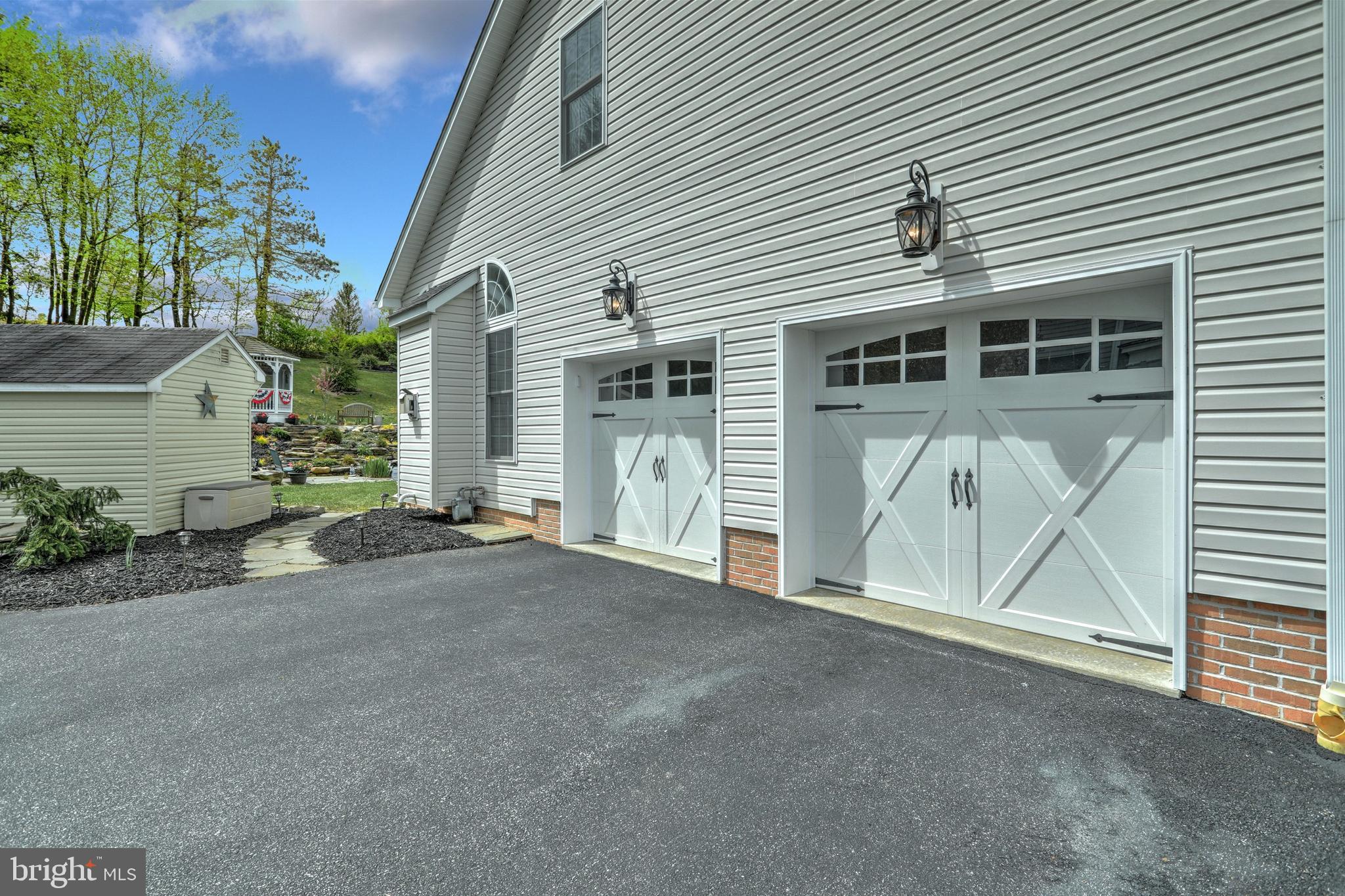 COLONIAL MEADOWS - Residential