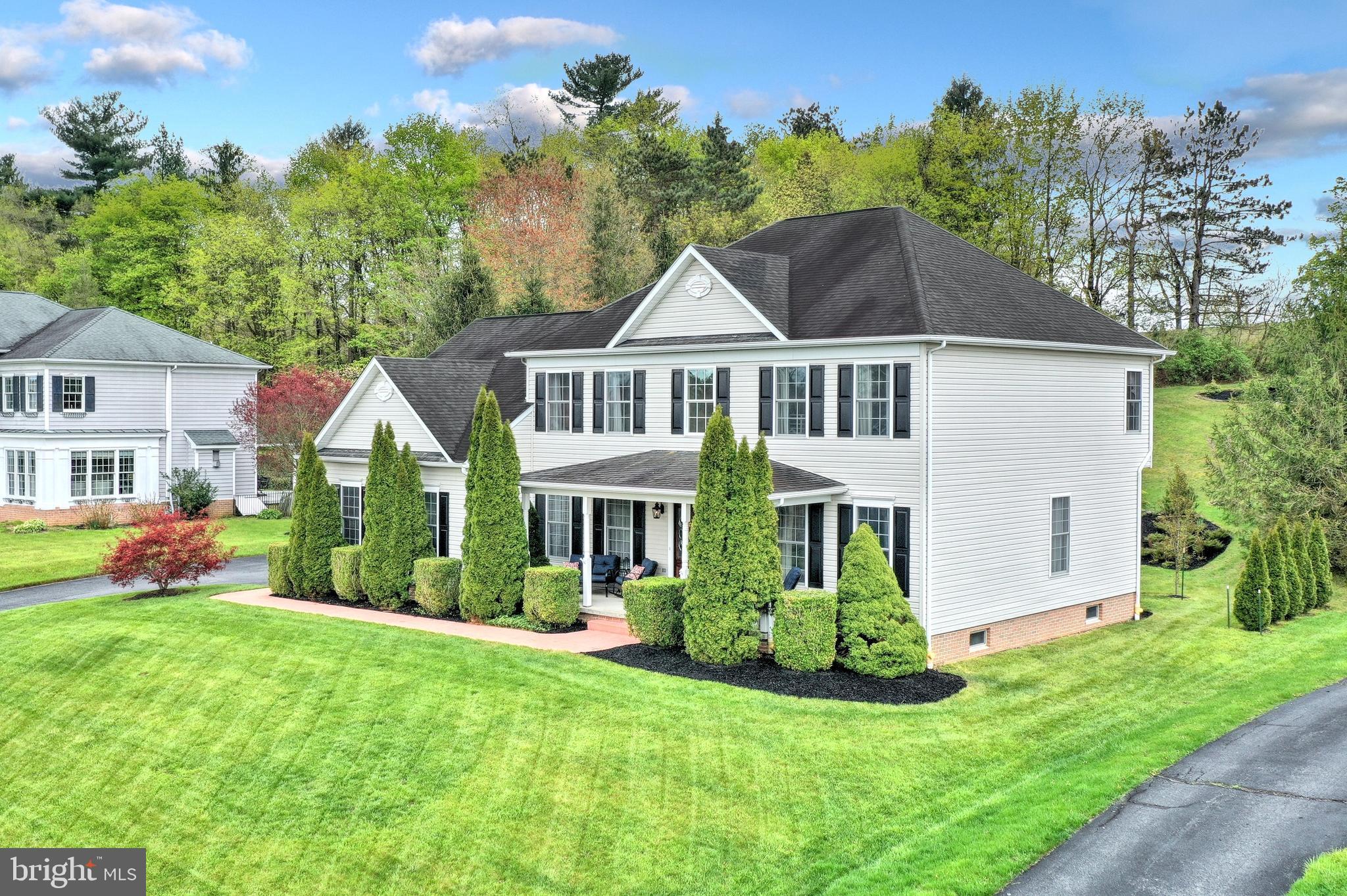 COLONIAL MEADOWS - Residential