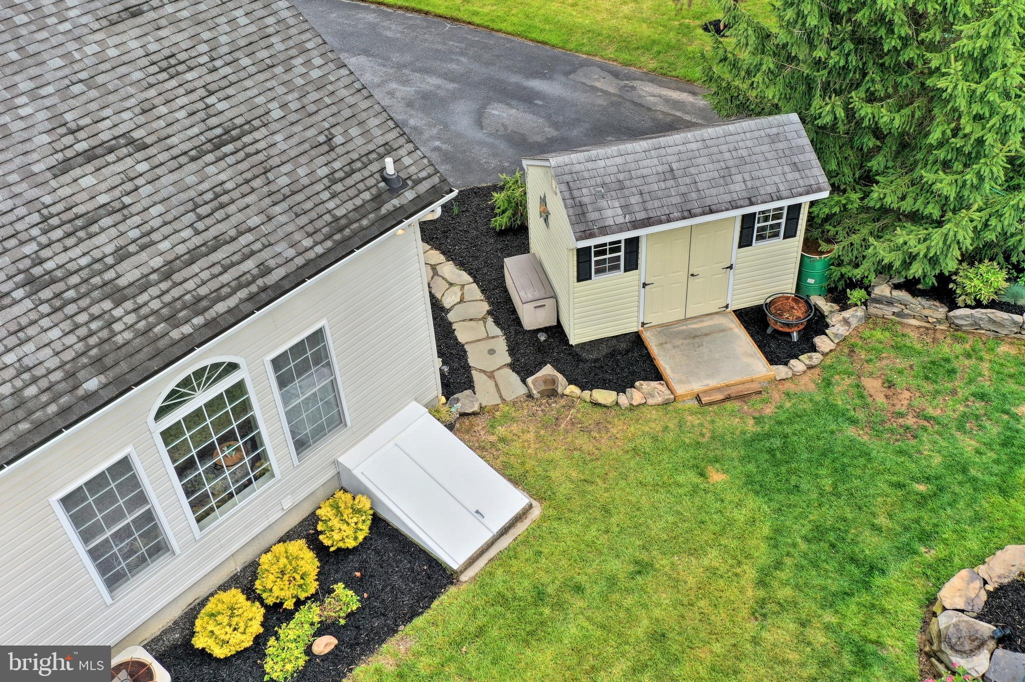 COLONIAL MEADOWS - Residential