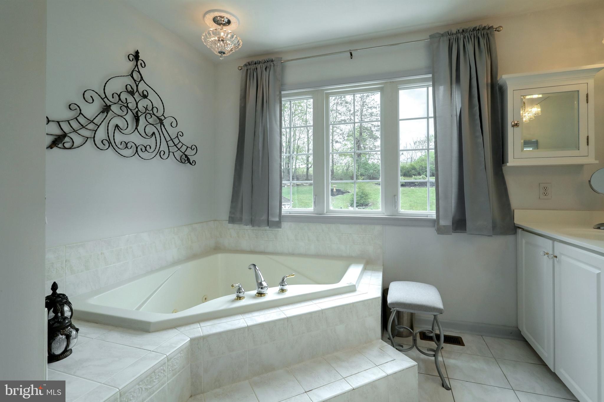 COLONIAL MEADOWS - Residential