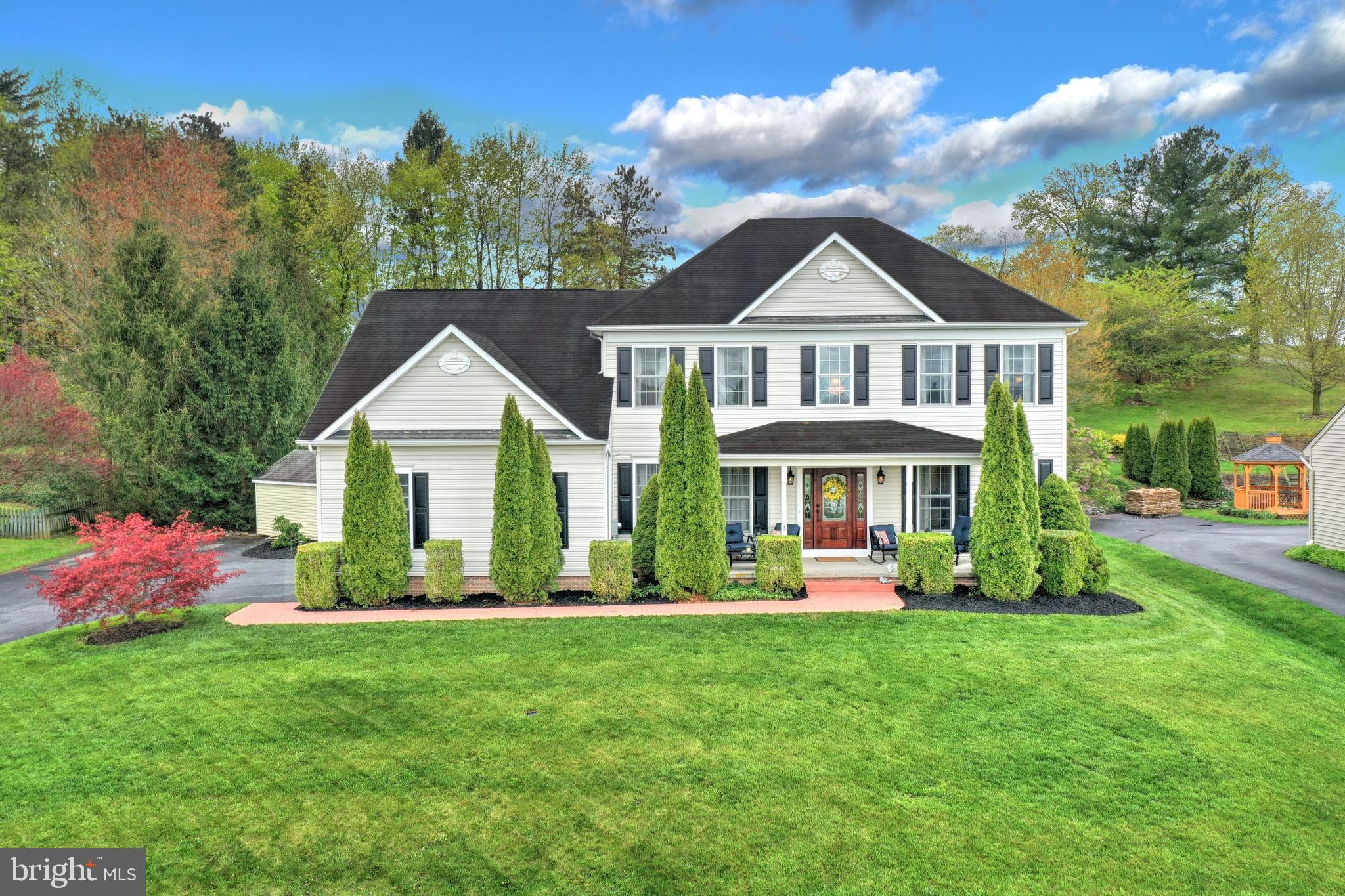 COLONIAL MEADOWS - Residential