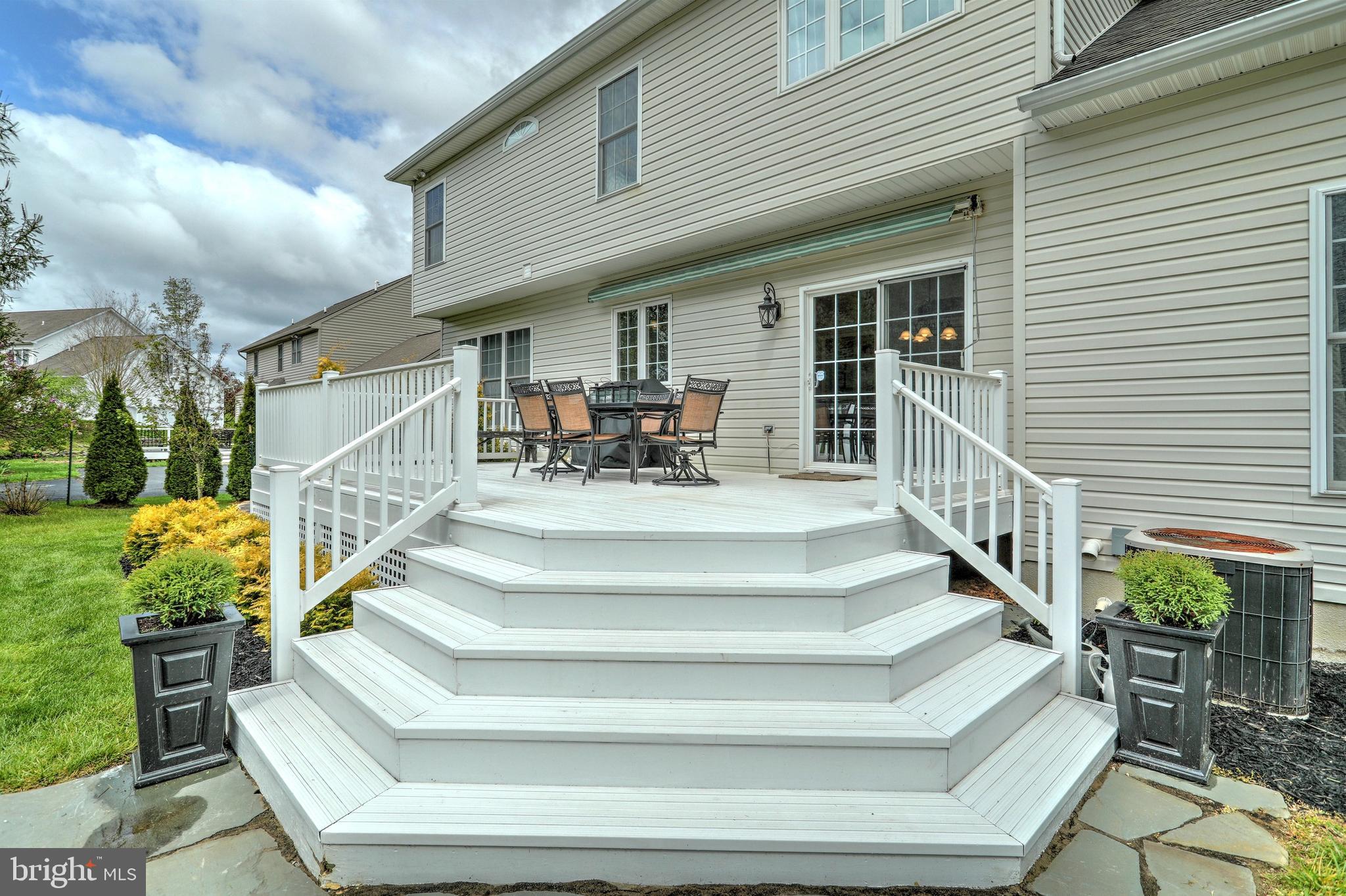 COLONIAL MEADOWS - Residential