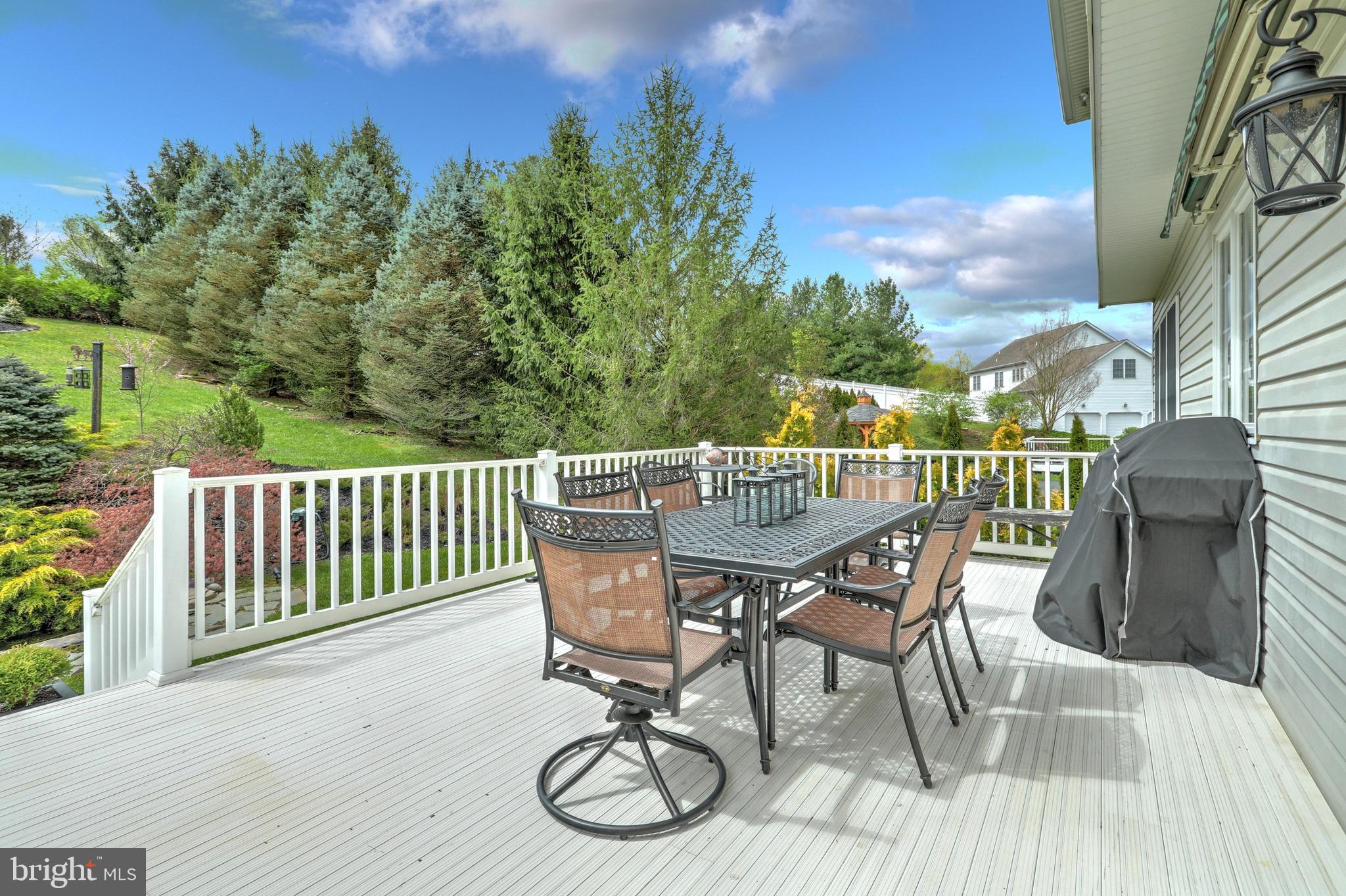 COLONIAL MEADOWS - Residential