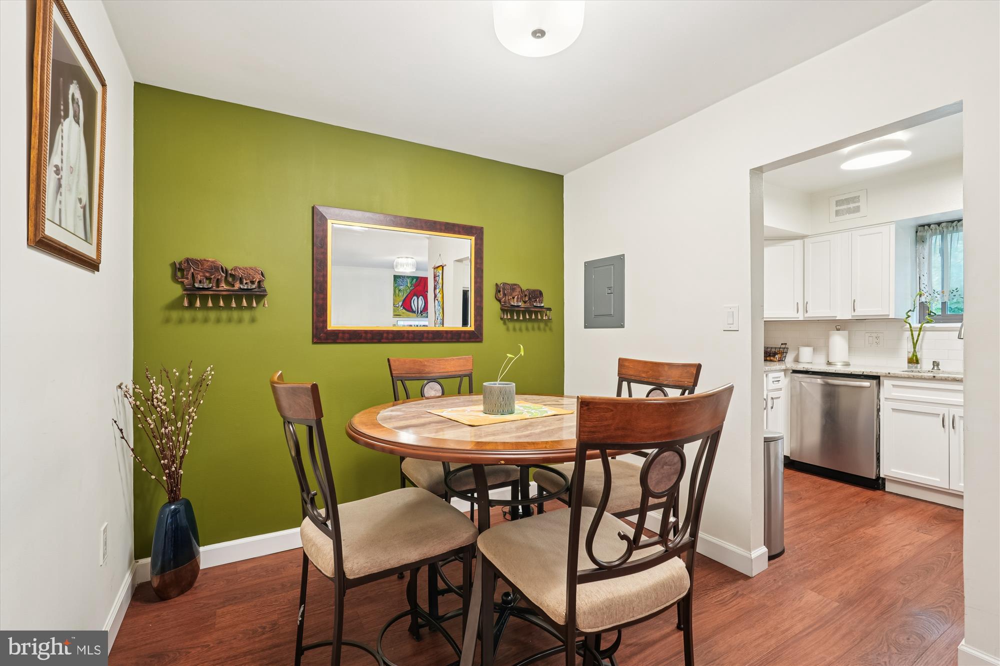 CAMELBACK VILLAGE - Residential