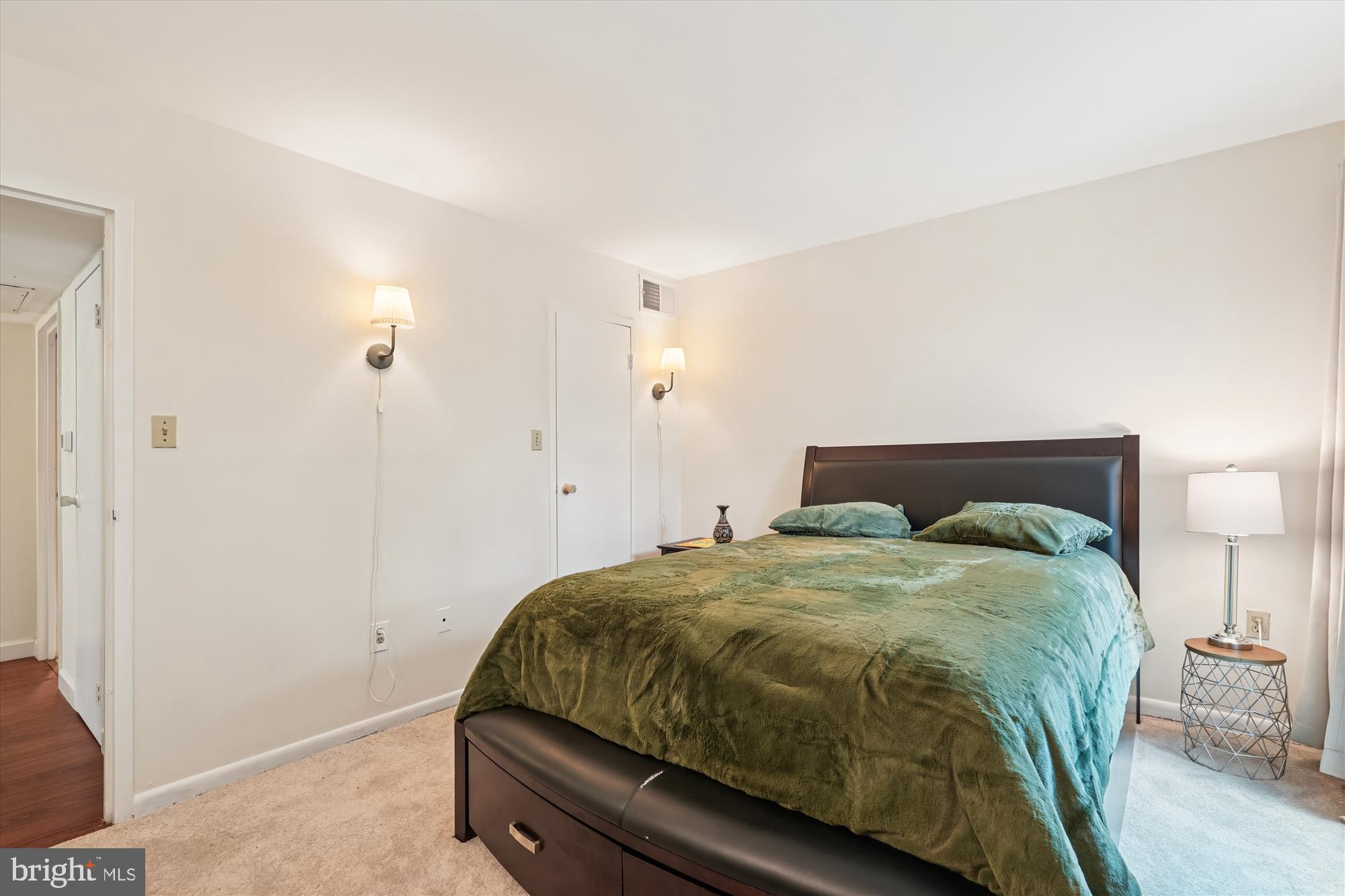 CAMELBACK VILLAGE - Residential