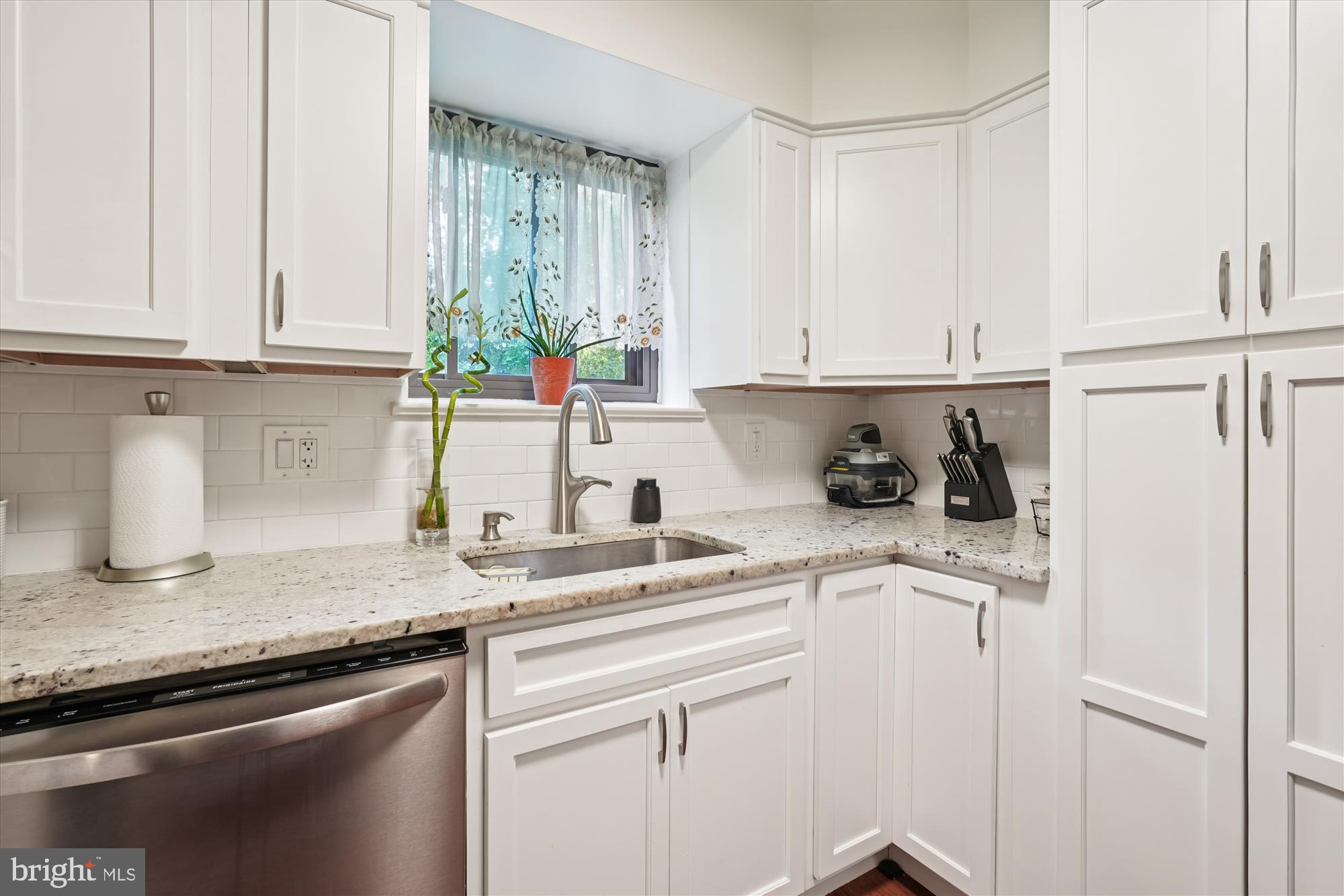 CAMELBACK VILLAGE - Residential