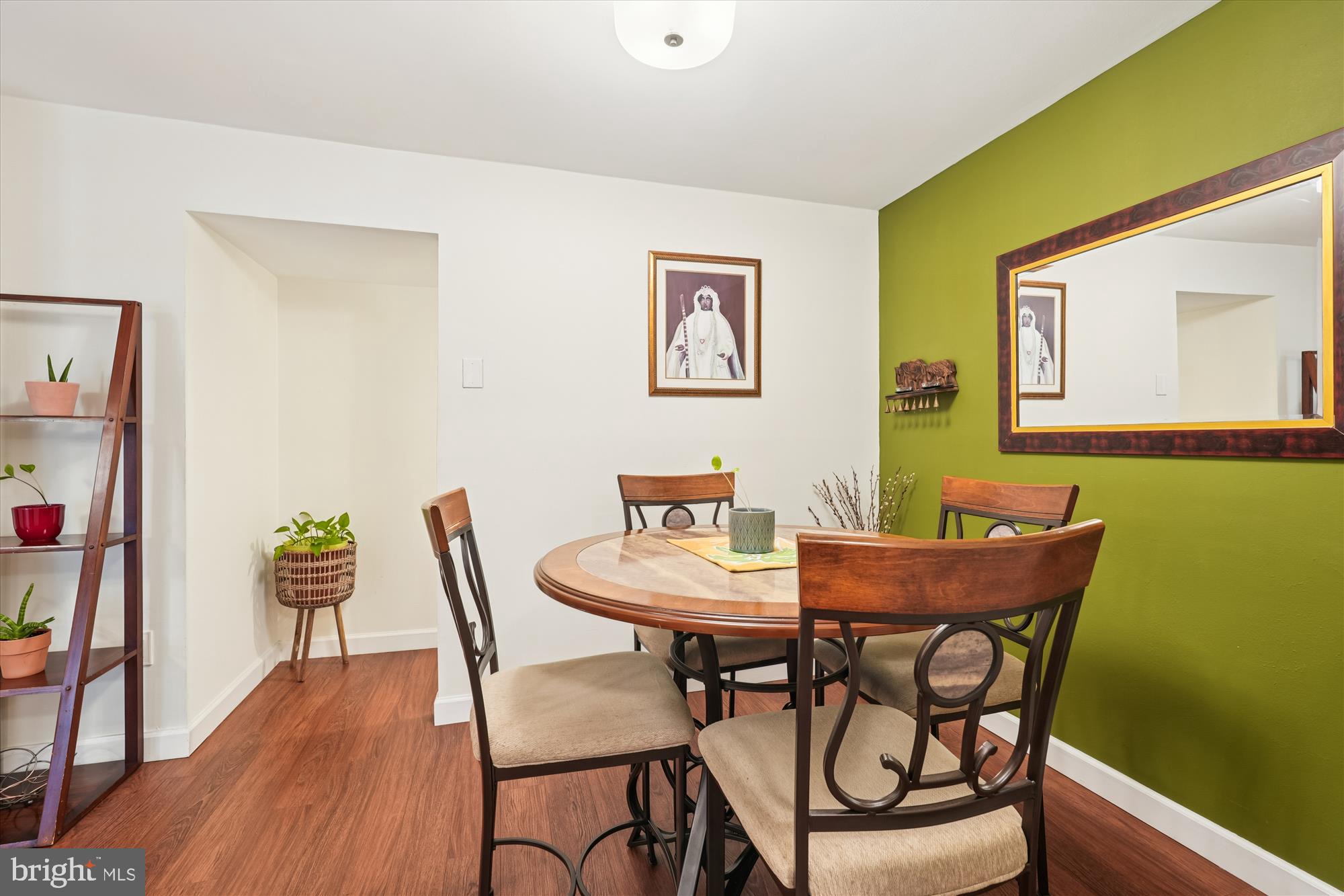 CAMELBACK VILLAGE - Residential