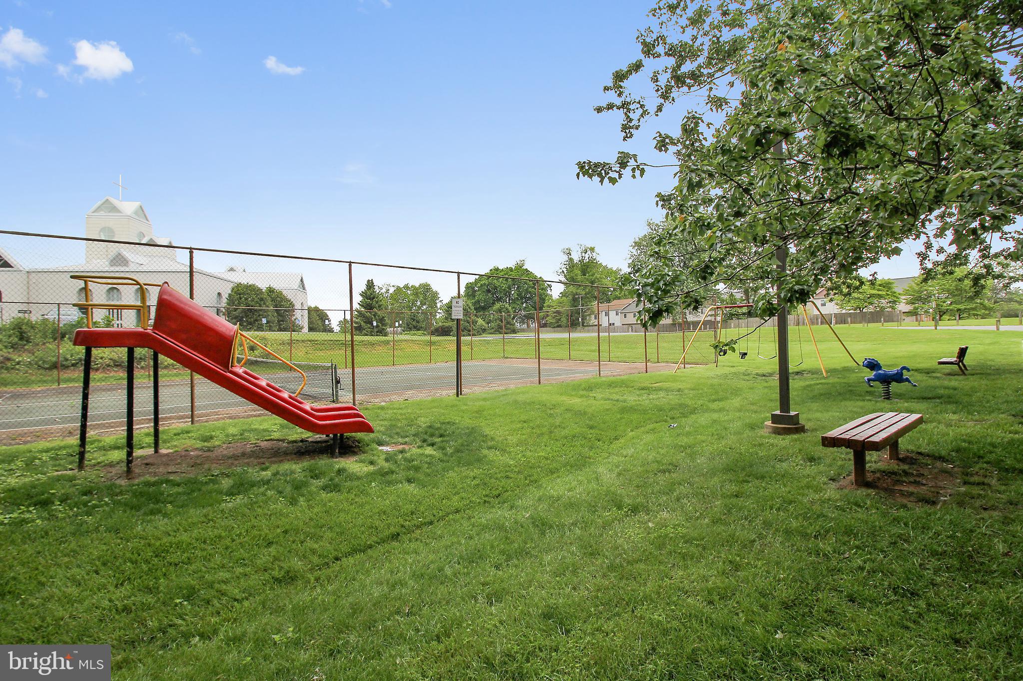CAMELBACK VILLAGE - Residential