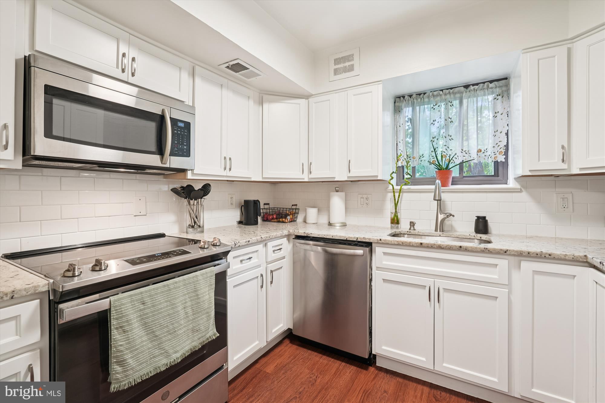 CAMELBACK VILLAGE - Residential