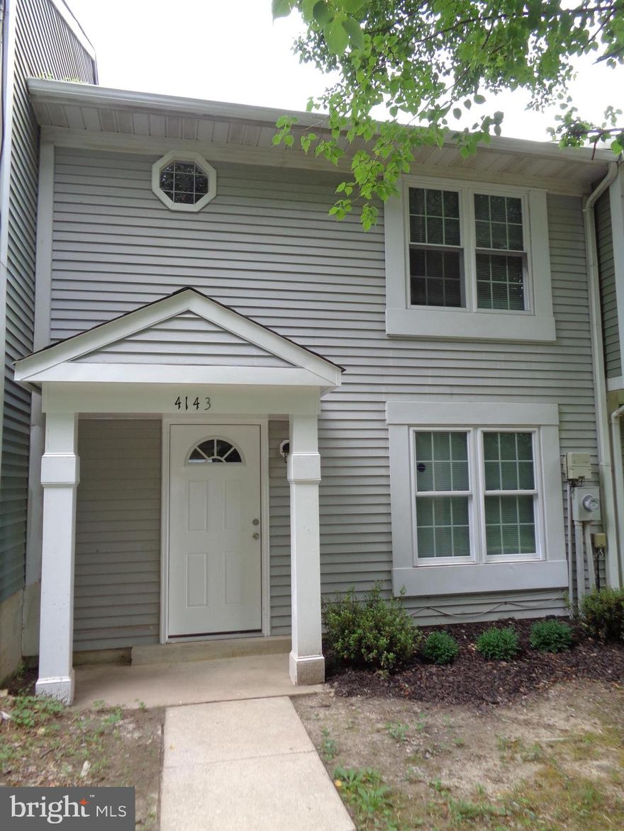 SHINES LIKE A NEW PENNY! JUST MOVE IN & R-E-L-A-X...EVERYTHING'S BEEN DONE FOR YOU! WINDOWS, ROOF, HVAC, KITCHEN & BATHS HAVE ALL BEEN REPLACED, SO NO WORRIES!IMPRESS YOUR FRIENDS WITH THE BEAUTIFULGRANITE KITCHEN COUNTERS & STAINLESS APPLIANCES...GATHER FOR A MEAL IN THE TRUE COUNTRY KITCHEN OR DINING ROOM, WATCH THE GAME IN THE LIVING ROOM OR RETREAT TO THE PRIVATE MASTER BEDROOM WITH SOARING CATHEDRAL CEILINGS...SOAK IN THE SUN OR BBQ ON THE NEW BACK PATIO OR ROMP THE FENCED BACK YARD...SEE IT FOR YOURSELF!