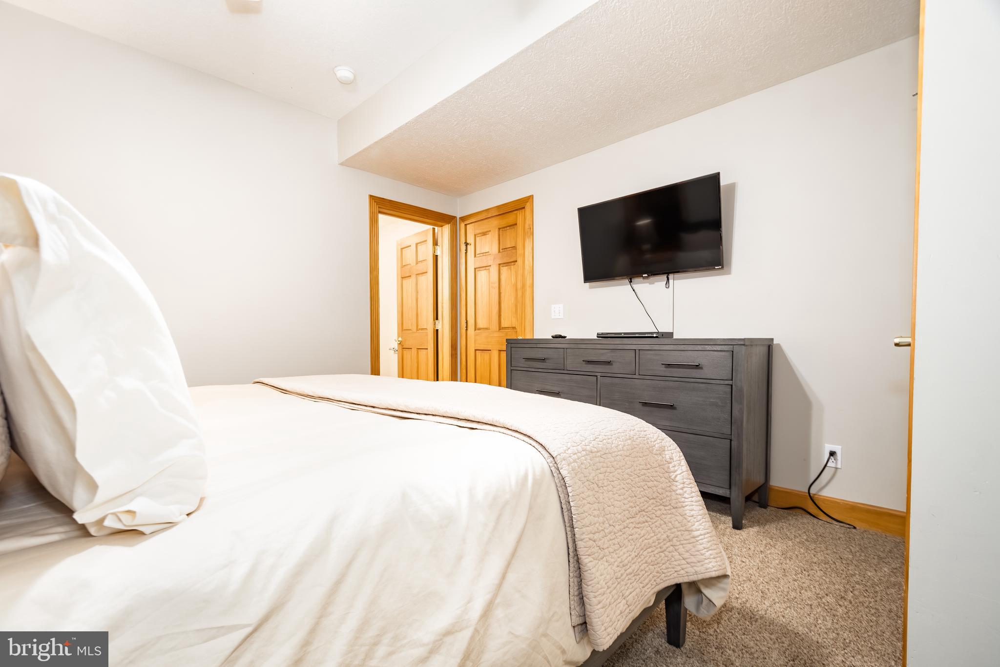 WATERFRONT GREENS - Residential