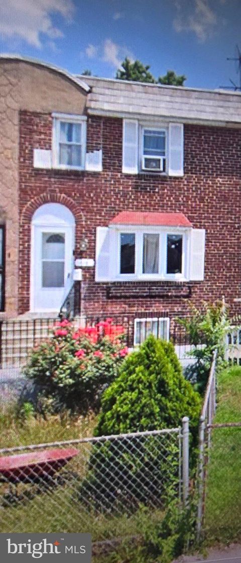 Townhouse For Sale - 618 Raritan Street<br/> CAMDEN, NJ 08105