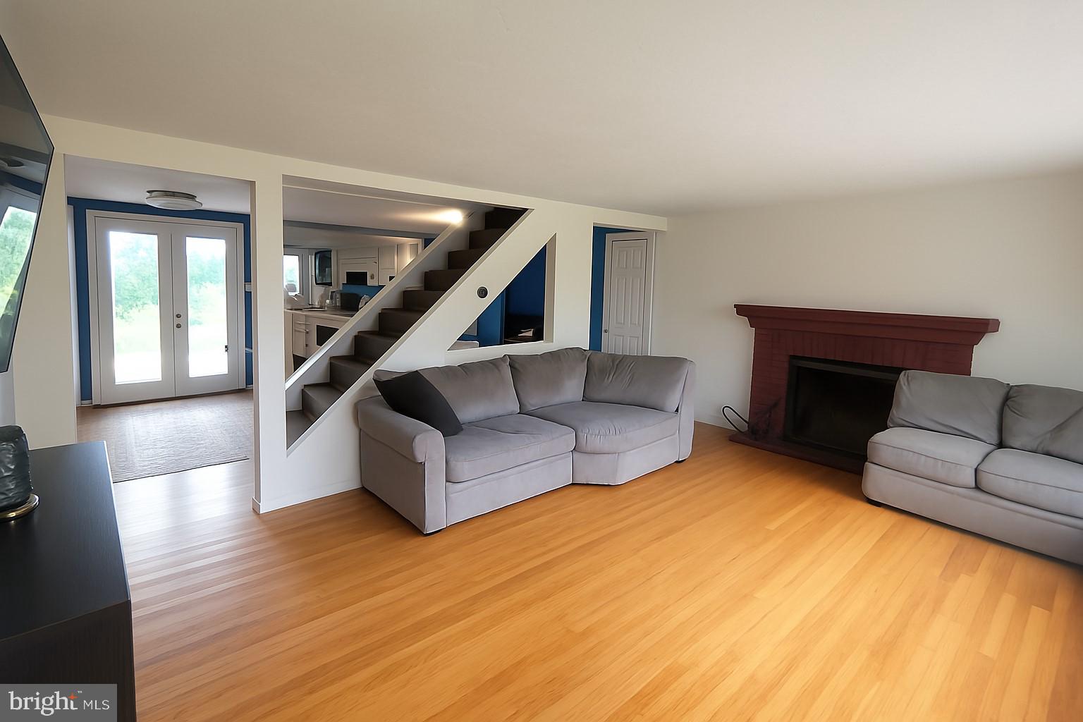 2381 SUNSET LANE