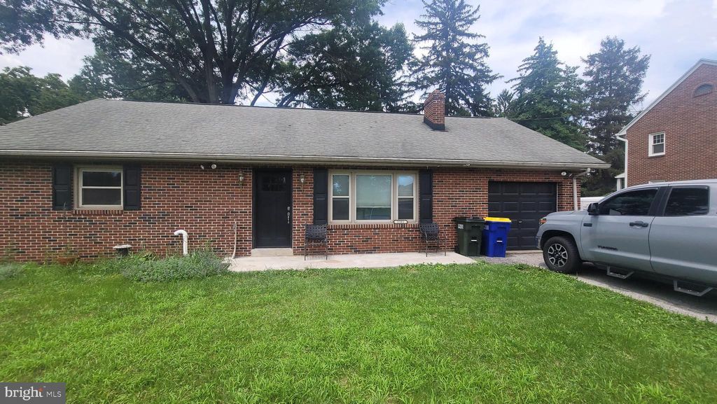 Photo of 2381 Sunset Lane, YORK, PA 17408 (MLS # PAYK2082722)