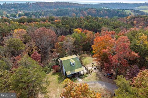 A home in MOUNT JACKSON