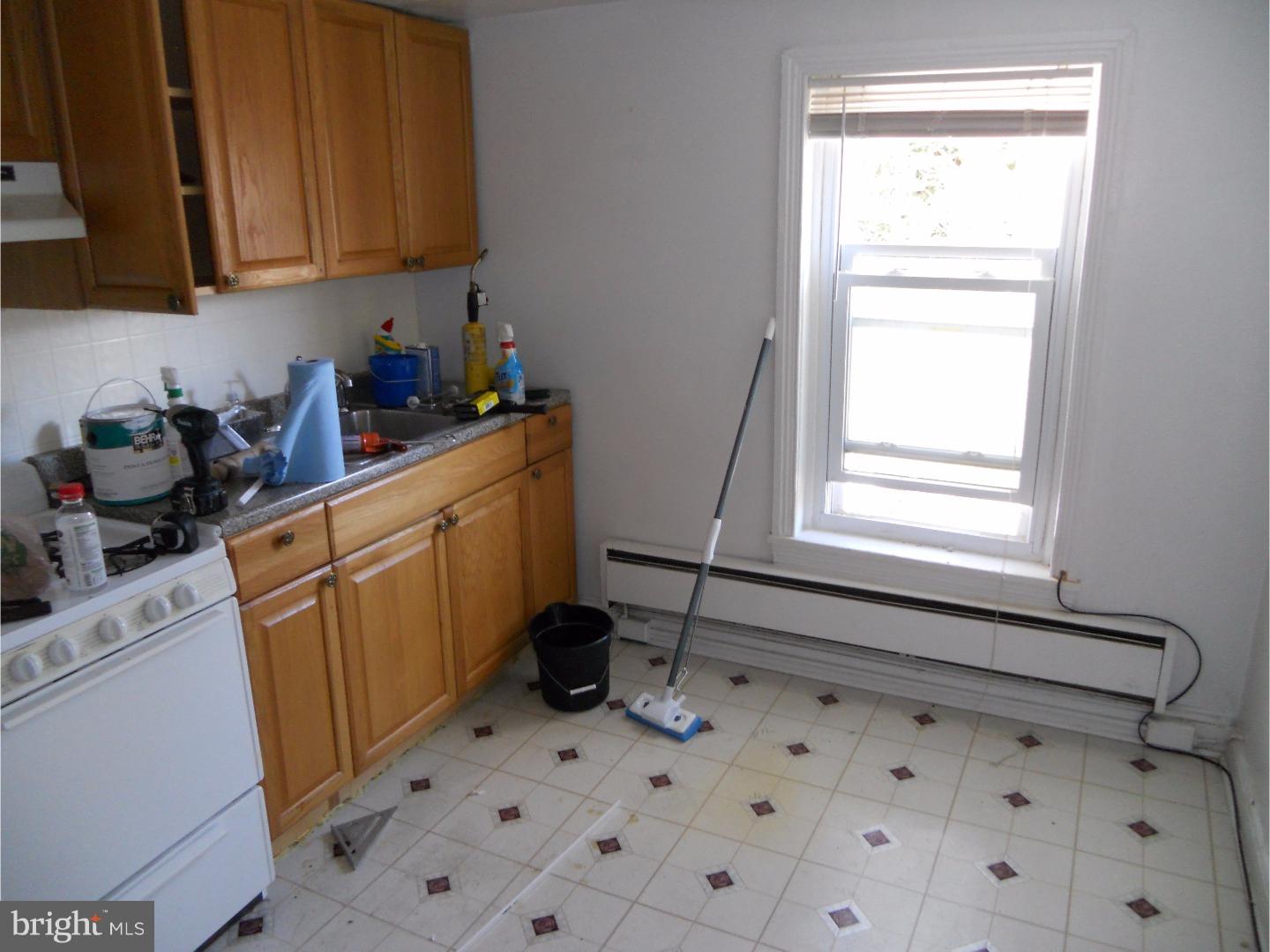 EAST FALLS - Residential Lease