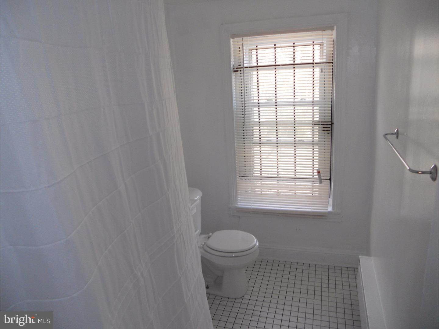 EAST FALLS - Residential Lease