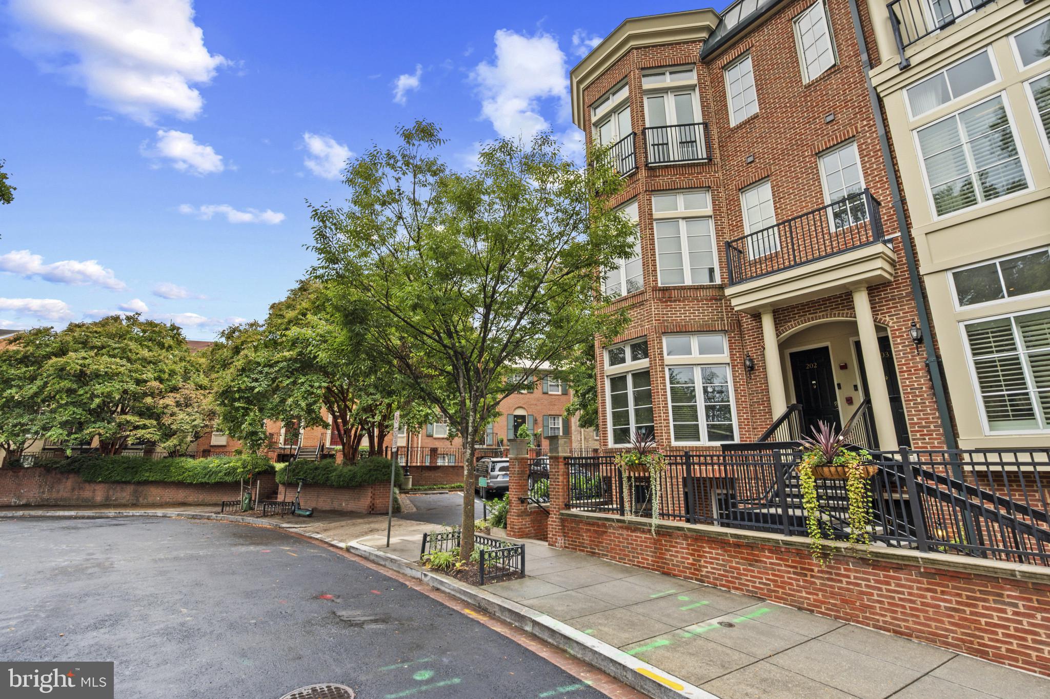 2200 17TH STREET NW 204