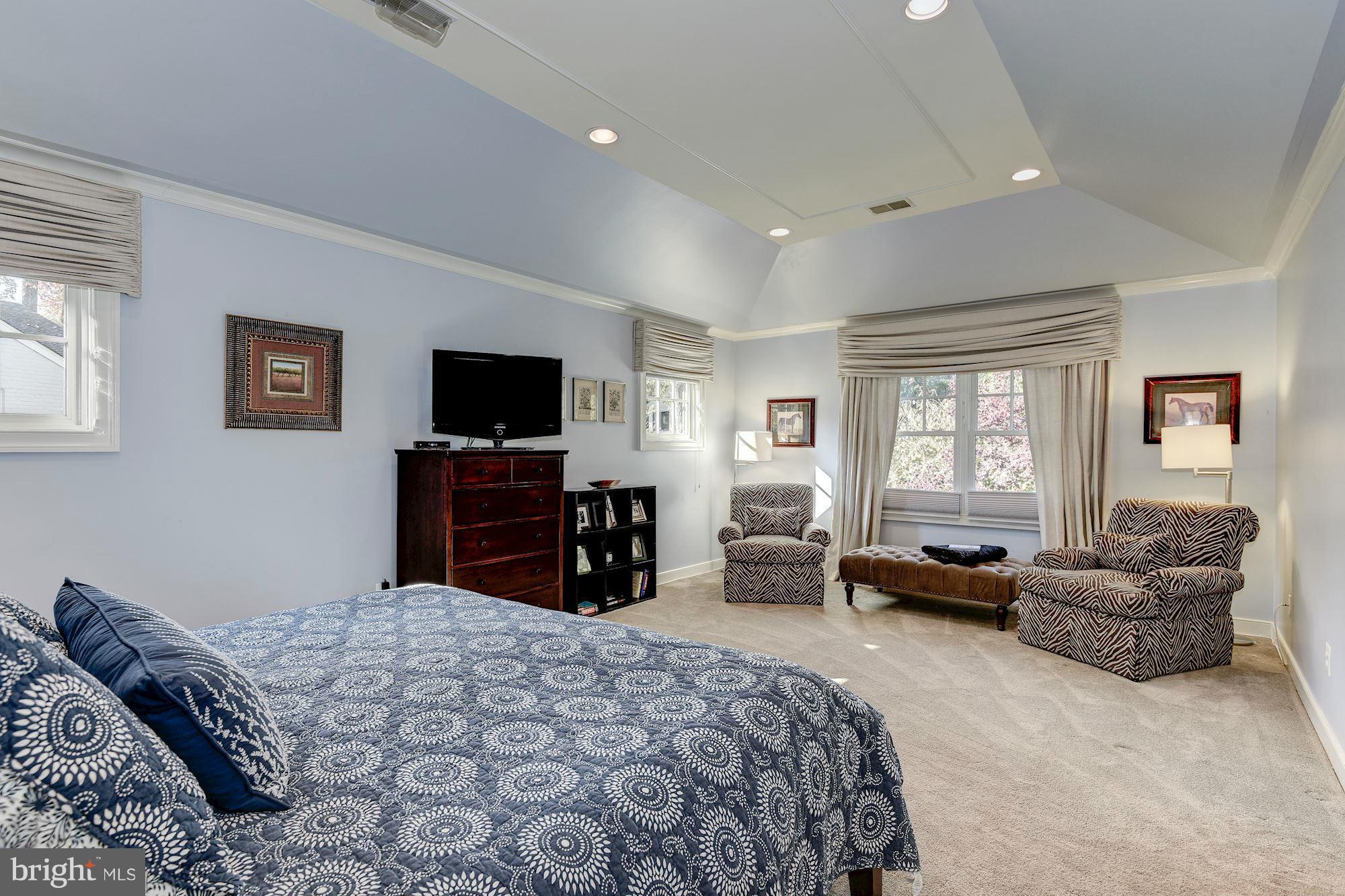 GOLF CLUB MANOR - Residential