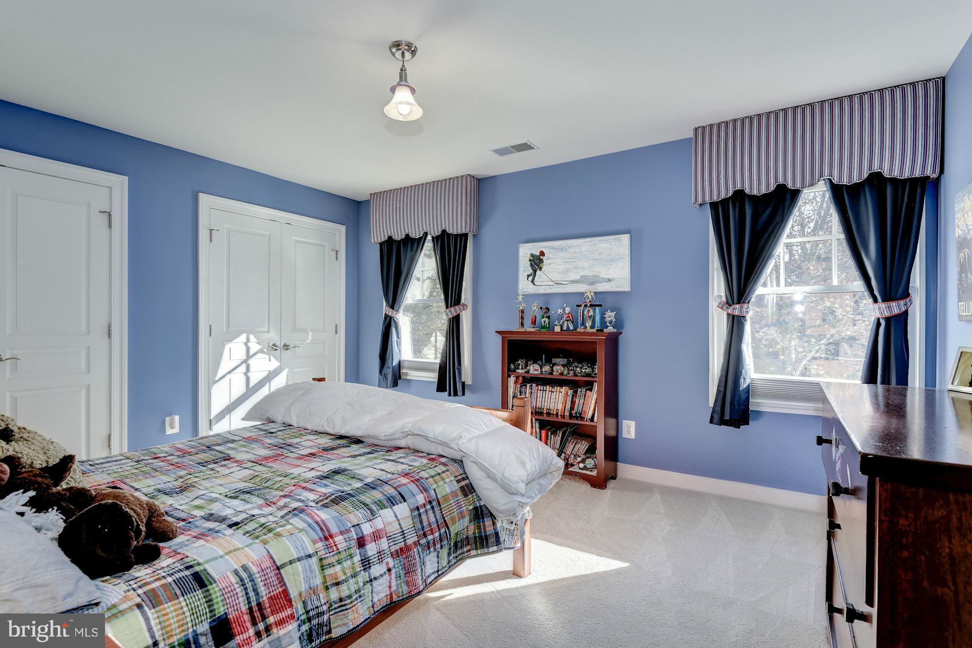 GOLF CLUB MANOR - Residential